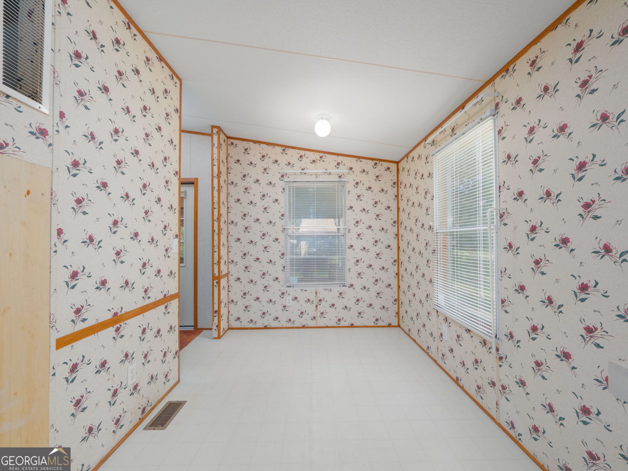 4 bedroom, 2 bathroom, 1,568 sq ft manufactured home,single family residence for sale at 1042 Live Oak Lane, Townsend, GA 31331 — photo 9