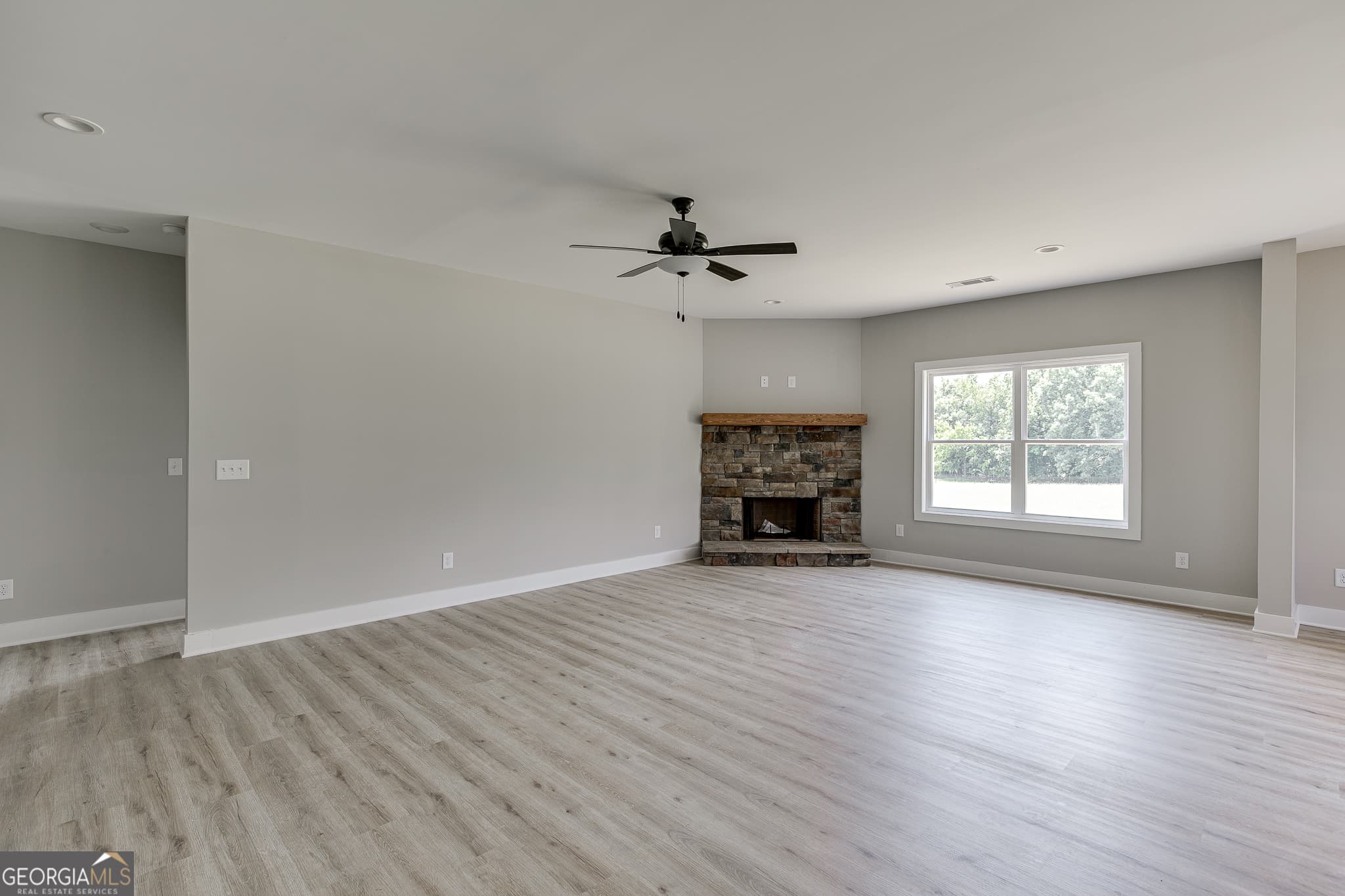 4 bedroom, 3 bathroom, 2,469 sq ft single family residence under contract at 155 Creek Stone Drive 8, Hartwell, GA 30643 — photo 7