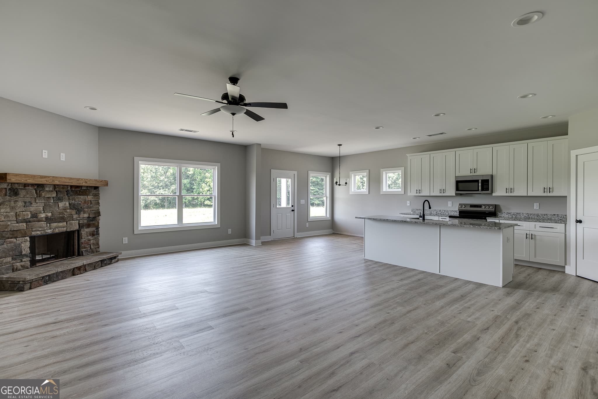 4 bedroom, 3 bathroom, 2,469 sq ft single family residence under contract at 155 Creek Stone Drive 8, Hartwell, GA 30643 — photo 5