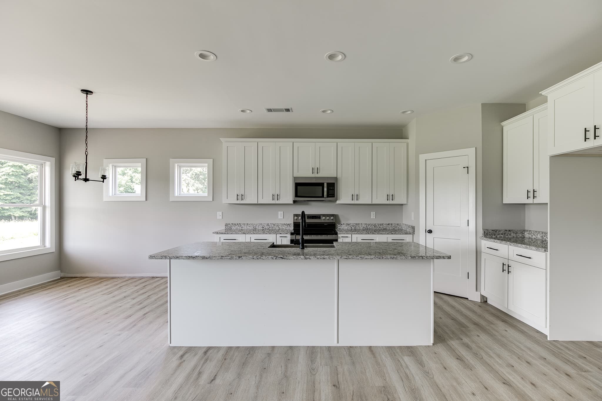 4 bedroom, 3 bathroom, 2,469 sq ft single family residence under contract at 155 Creek Stone Drive 8, Hartwell, GA 30643 — photo 10