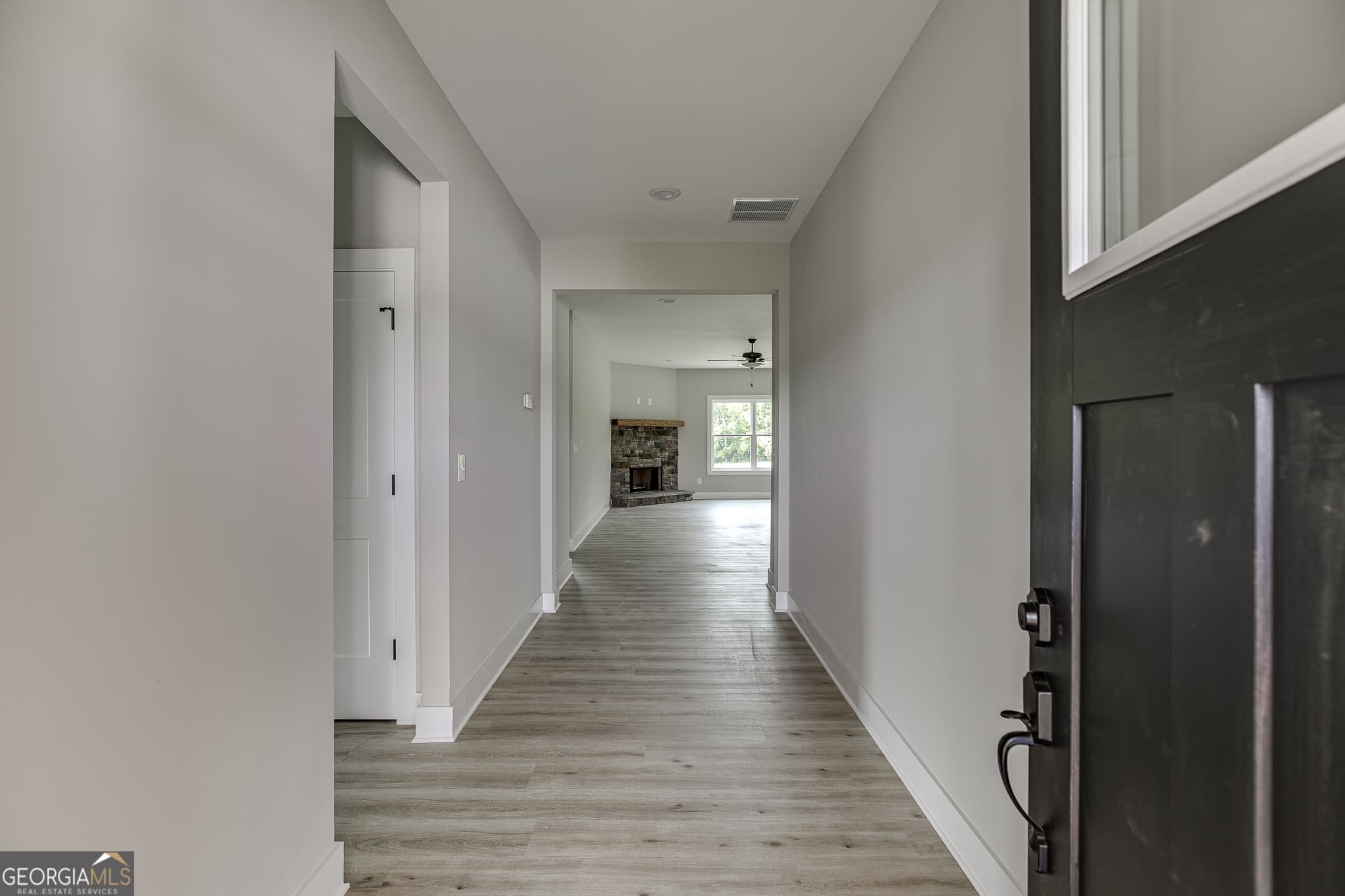 4 bedroom, 3 bathroom, 2,469 sq ft single family residence under contract at 155 Creek Stone Drive 8, Hartwell, GA 30643 — photo 4