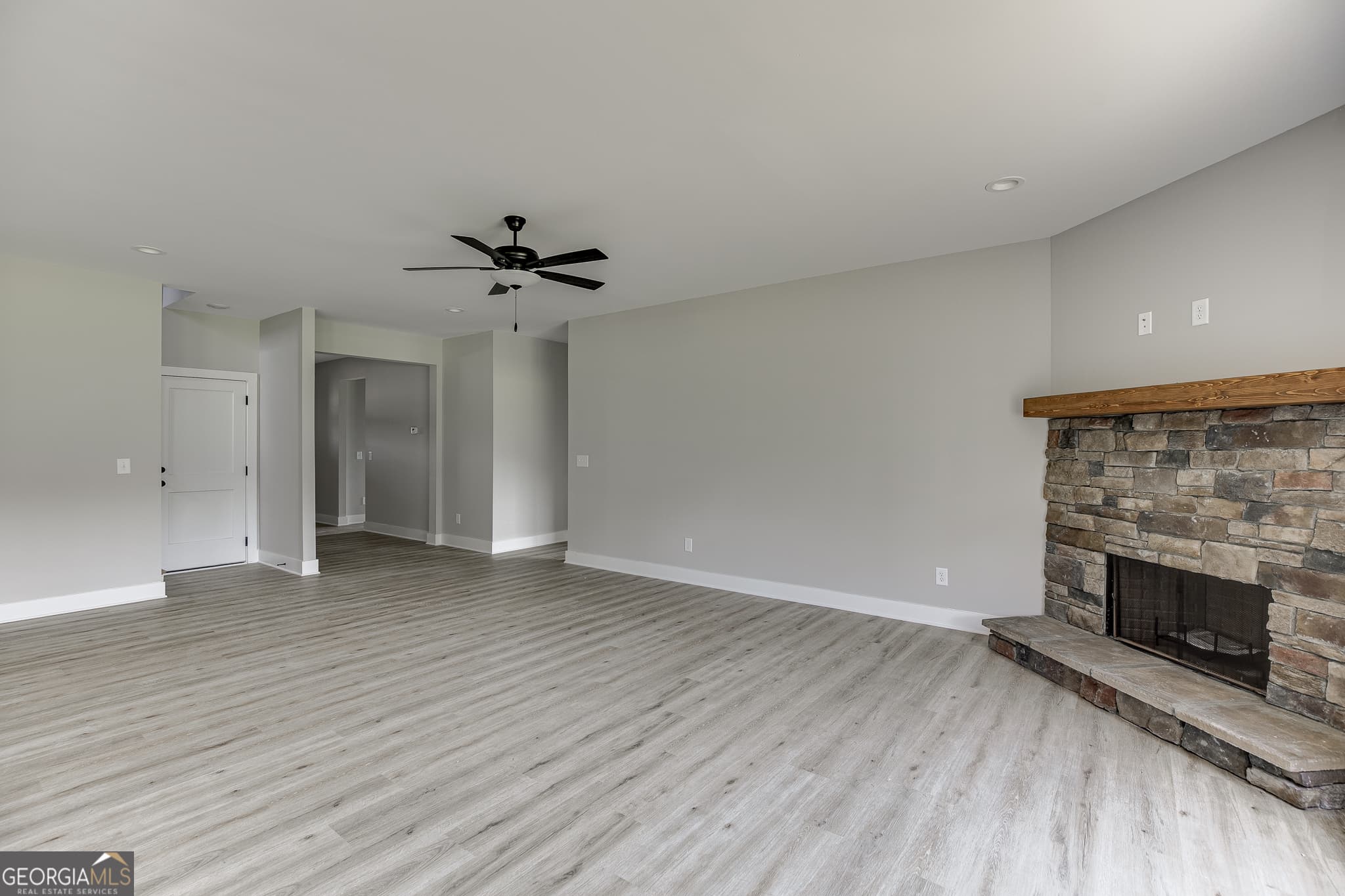 4 bedroom, 3 bathroom, 2,469 sq ft single family residence under contract at 155 Creek Stone Drive 8, Hartwell, GA 30643 — photo 8