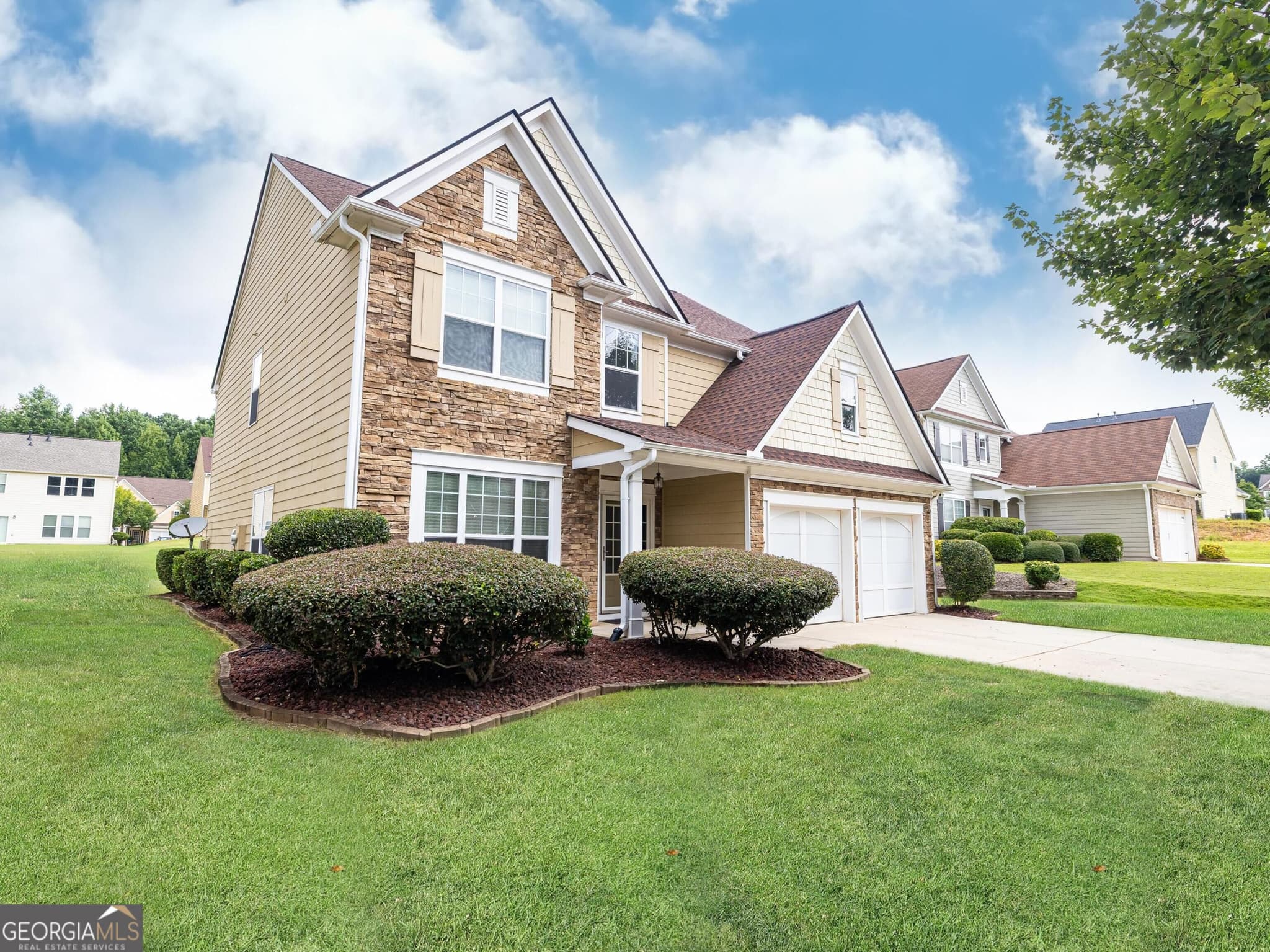 4 bedroom, 2.5 bathroom, 2,655 sq ft single family residence for sale at 5689 Sunlily Drive, South Fulton, GA 30349 — photo 2