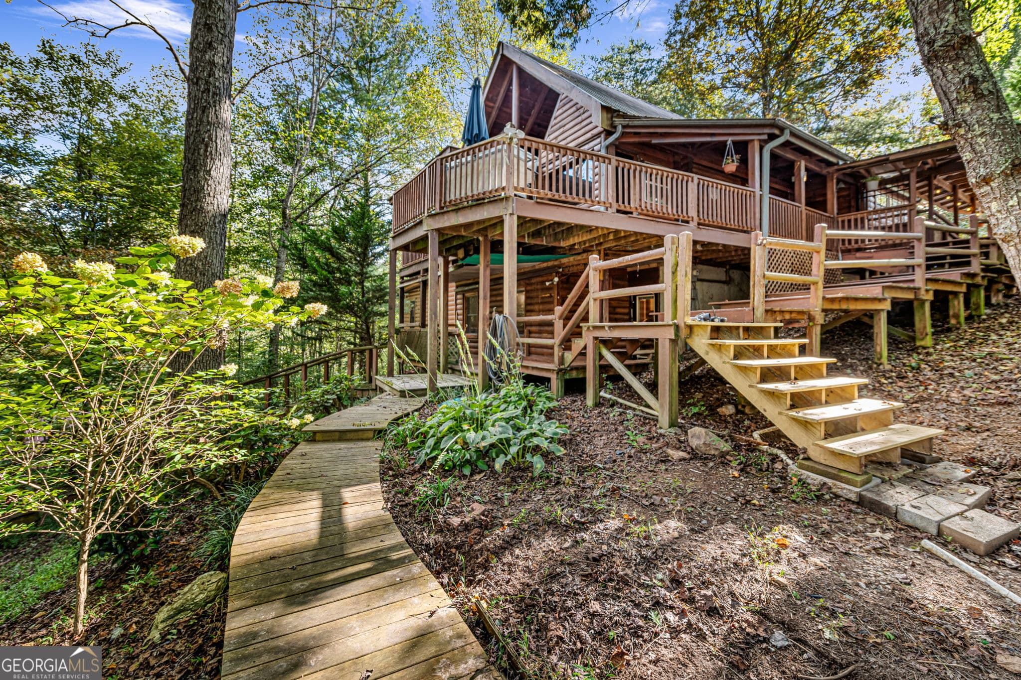 2 bedroom, 4.5 bathroom, 2,130 sq ft cabin,single family residence for sale at 102 Frosty Mountain Road, Mineral Bluff, GA 30559 — photo 1 of 55