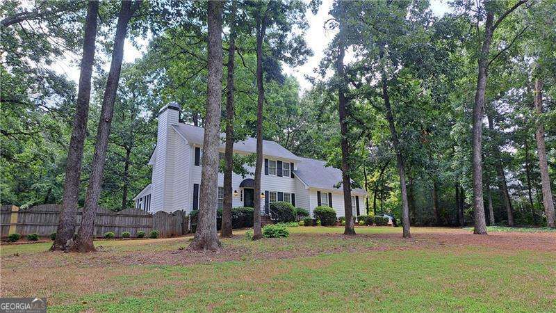 3 bedroom, 3 bathroom, 2,134 sq ft single family residence for sale at 110 Acorn Drive, Mcdonough, GA 30253 — photo 4