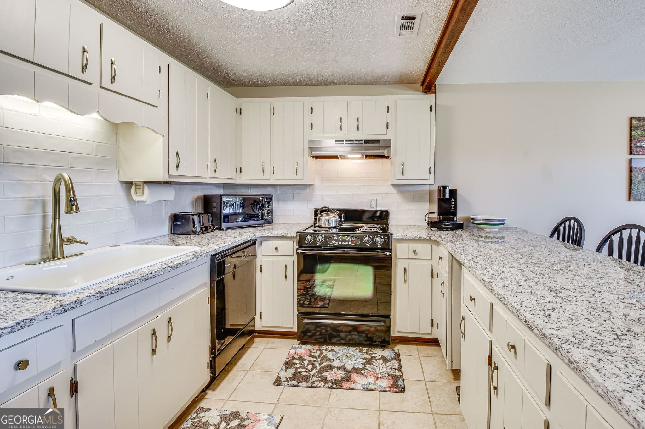 2 bedroom, 2.5 bathroom, 1,320 sq ft condominium for sale at 115 Broadmoor Lane, Sky Valley, GA 30537 — photo 5