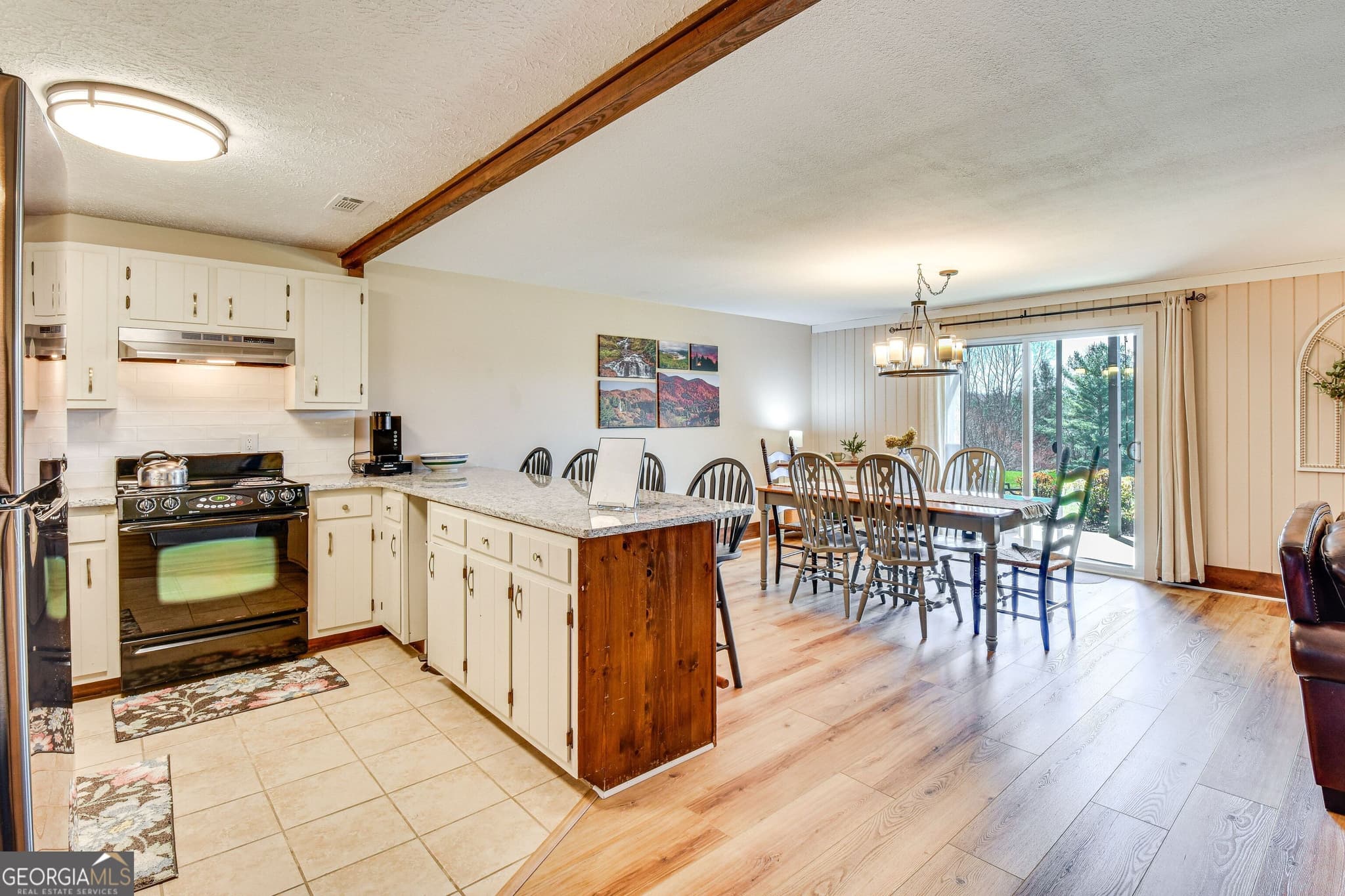 2 bedroom, 2.5 bathroom, 1,320 sq ft condominium for sale at 115 Broadmoor Lane, Sky Valley, GA 30537 — photo 4