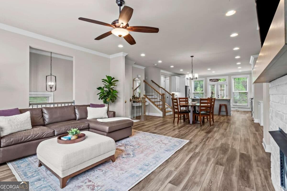 4 bedroom, 3.5 bathroom, 2,302 sq ft townhouse for sale at 1402 Wisteria Wall Drive, Suwanee, GA 30024 — photo 7