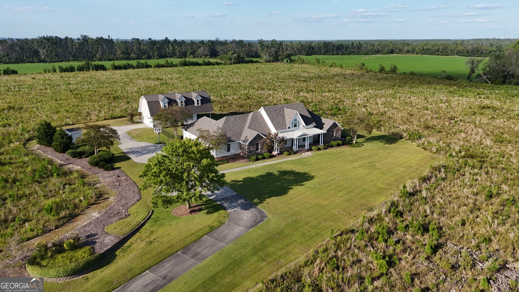 4 bedroom, 3.5 bathroom, 4,000 sq ft single family residence under contract at 3600 Thompson Pond Road, Tarrytown, GA 30470 — photo 3