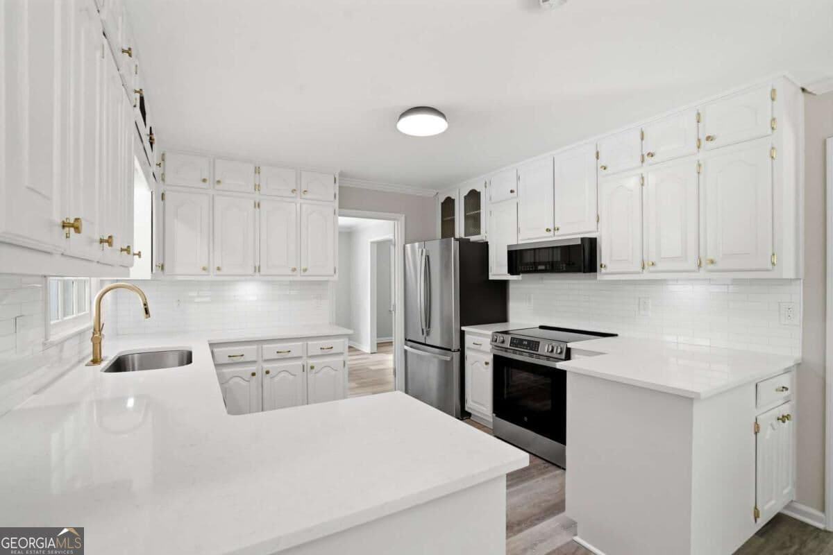 5 bedroom, 3 bathroom, 3,292 sq ft single family residence for sale at 2595 Marsha Circle, Cumming, GA 30041 — photo 5