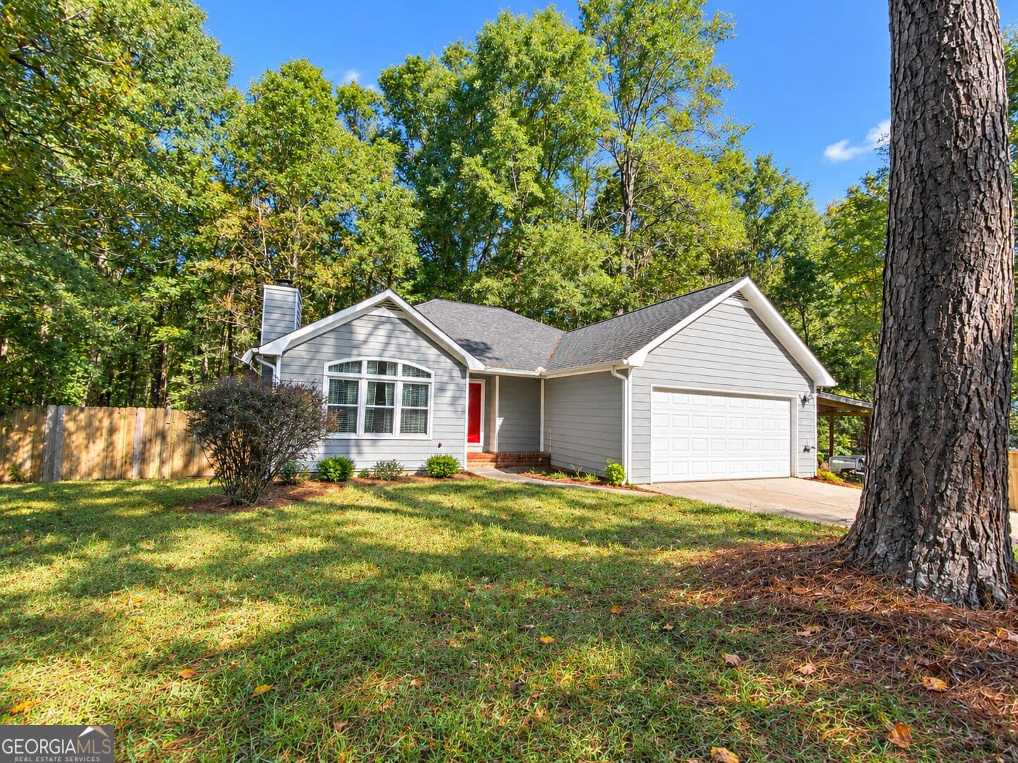 3 bedroom, 2 bathroom, 1,632 sq ft single family residence for sale at 1323 Smokerise Lane, Auburn, GA 30011 — photo 3