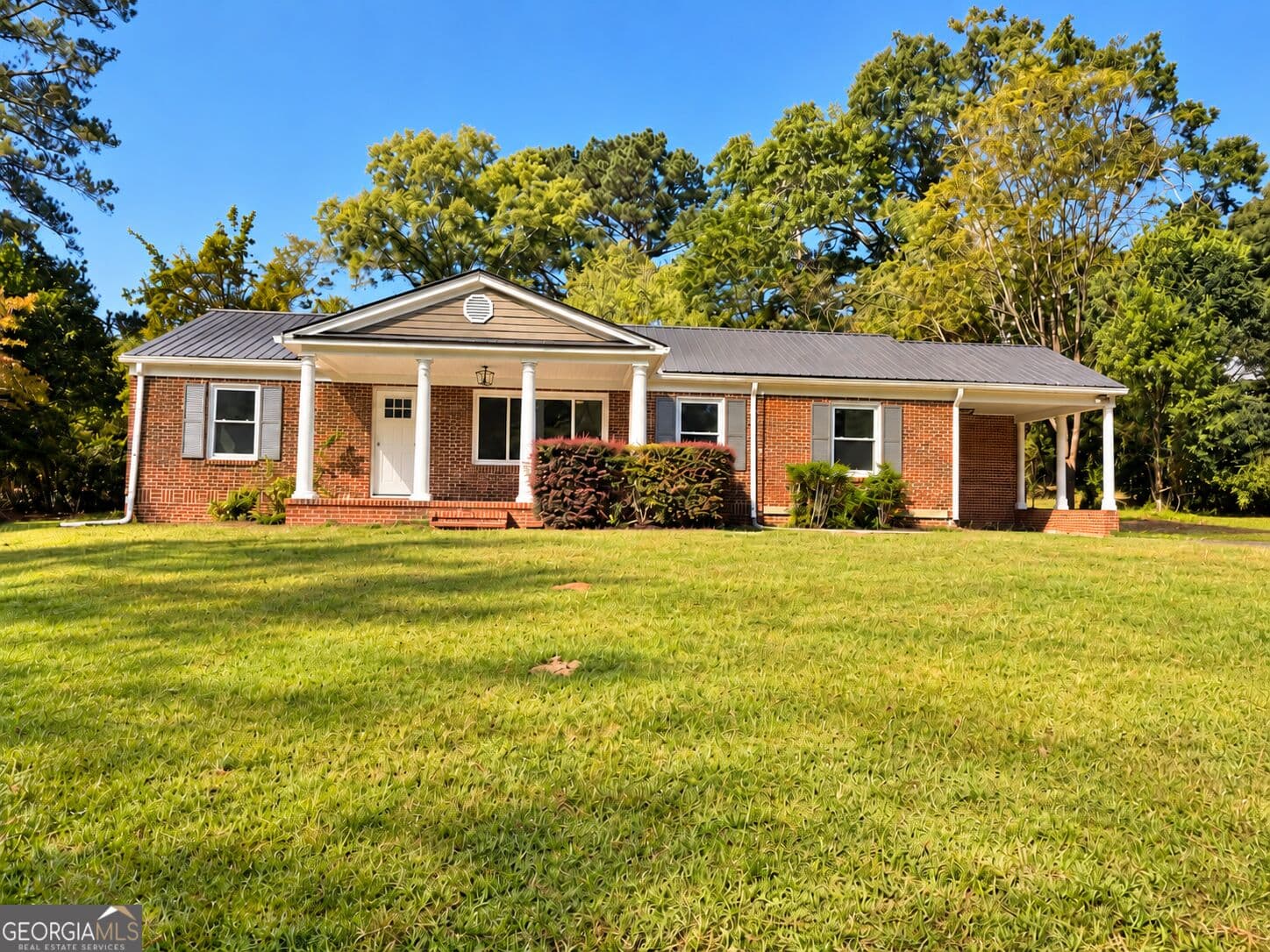 3 bedroom, 2 bathroom, 1,847 sq ft single family residence for sale at 101 Candler Court, Eatonton, GA 31024 — photo 2
