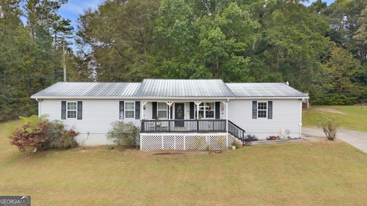 3 bedroom, 2 bathroom, 1,100 sq ft single family residence for sale at 106 Webb Drive, Calhoun, GA 30701 — photo 2