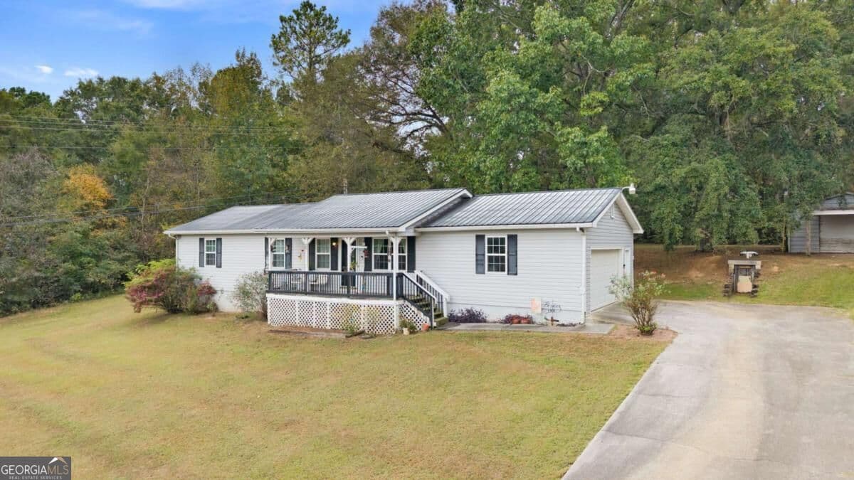 3 bedroom, 2 bathroom, 1,100 sq ft single family residence for sale at 106 Webb Drive, Calhoun, GA 30701 — photo 3