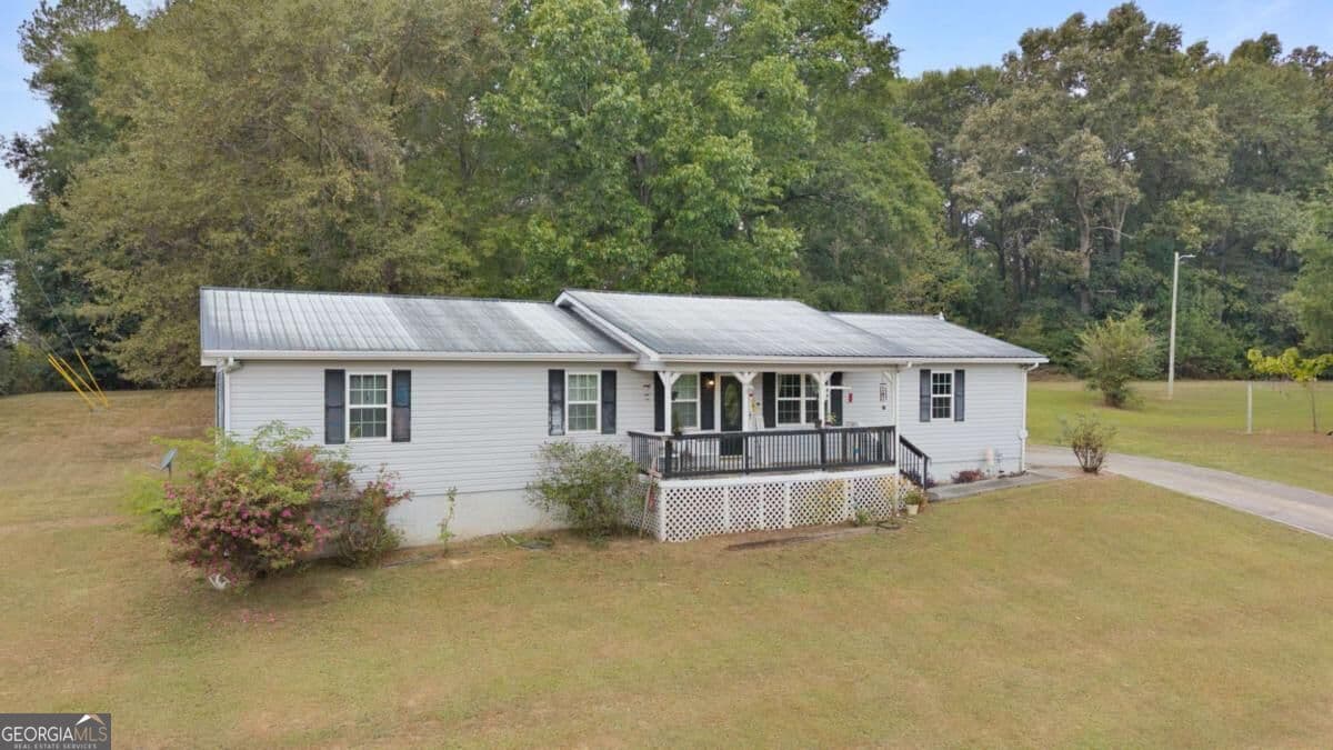 3 bedroom, 2 bathroom, 1,100 sq ft single family residence for sale at 106 Webb Drive, Calhoun, GA 30701 — photo 1 of 26