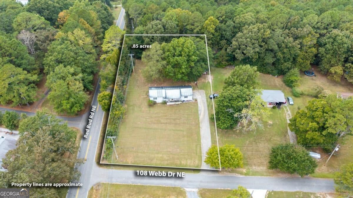 3 bedroom, 2 bathroom, 1,100 sq ft single family residence for sale at 106 Webb Drive, Calhoun, GA 30701 — photo 4