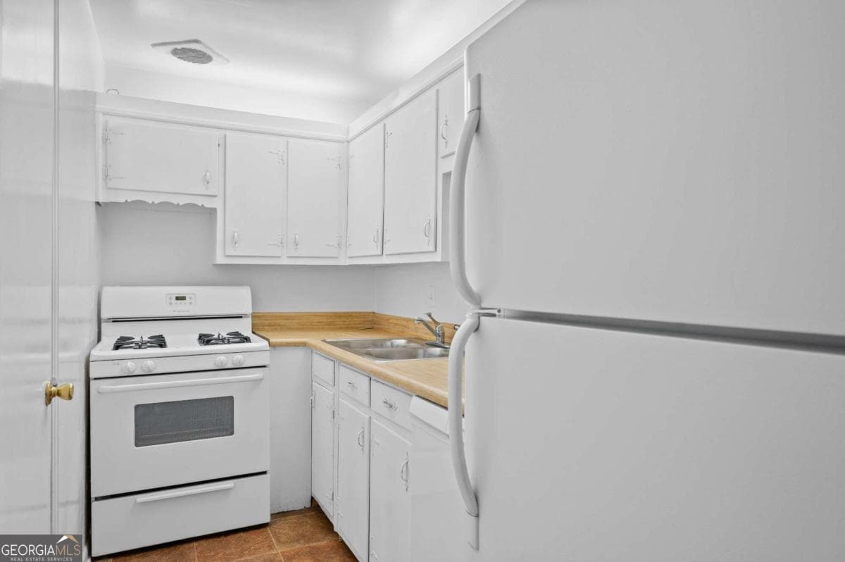 1 bedroom, 1 bathroom, 600 sq ft apartment for rent at 11 Peachtree Hills Avenue B5, Atlanta, GA 30305 for $1,000 a month — photo 6