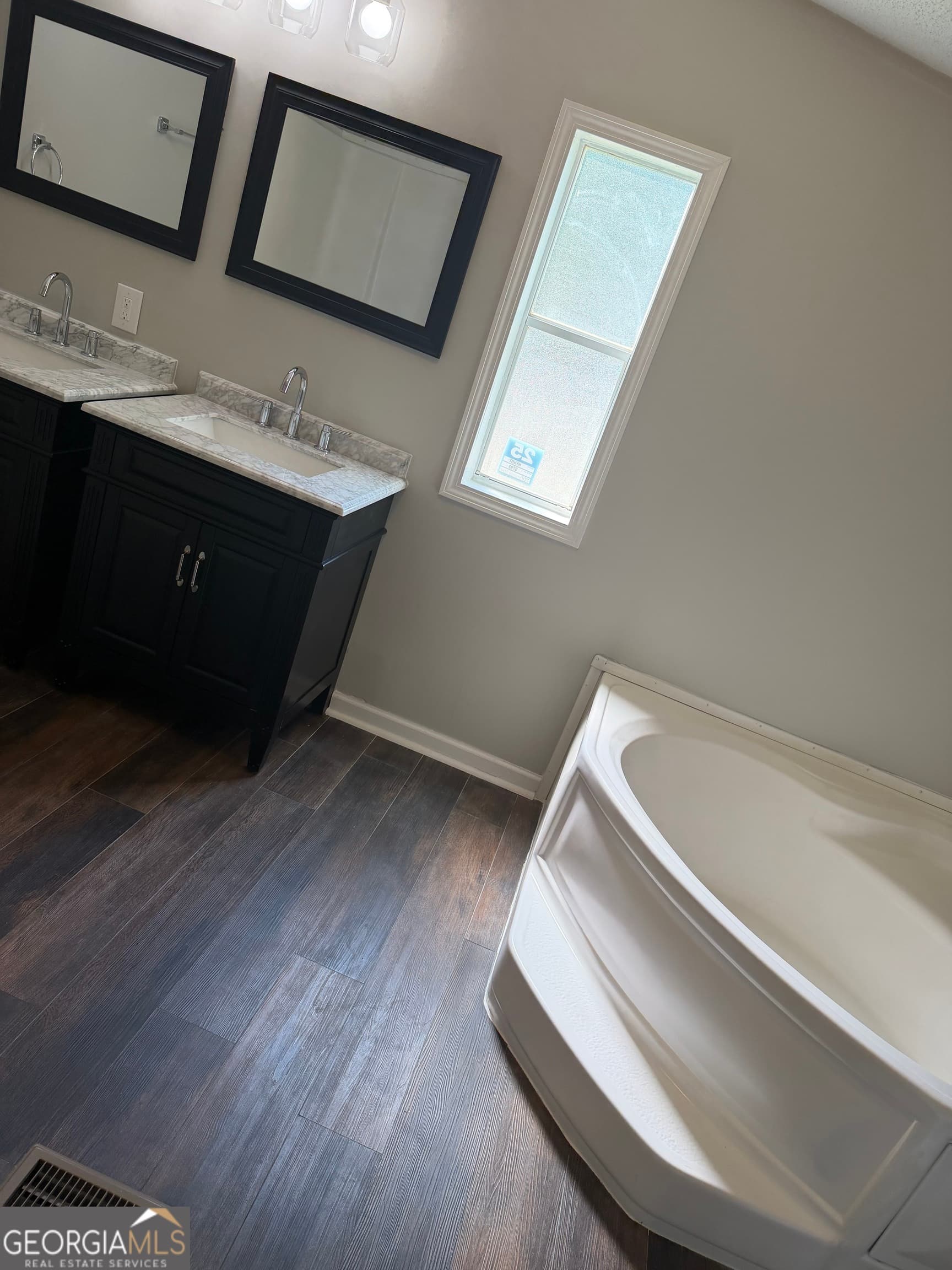 4 bedroom, 2 bathroom manufactured home,single family residence for sale at 405 Windsor Parkway # 405W, Hampton, GA 30228 — photo 9