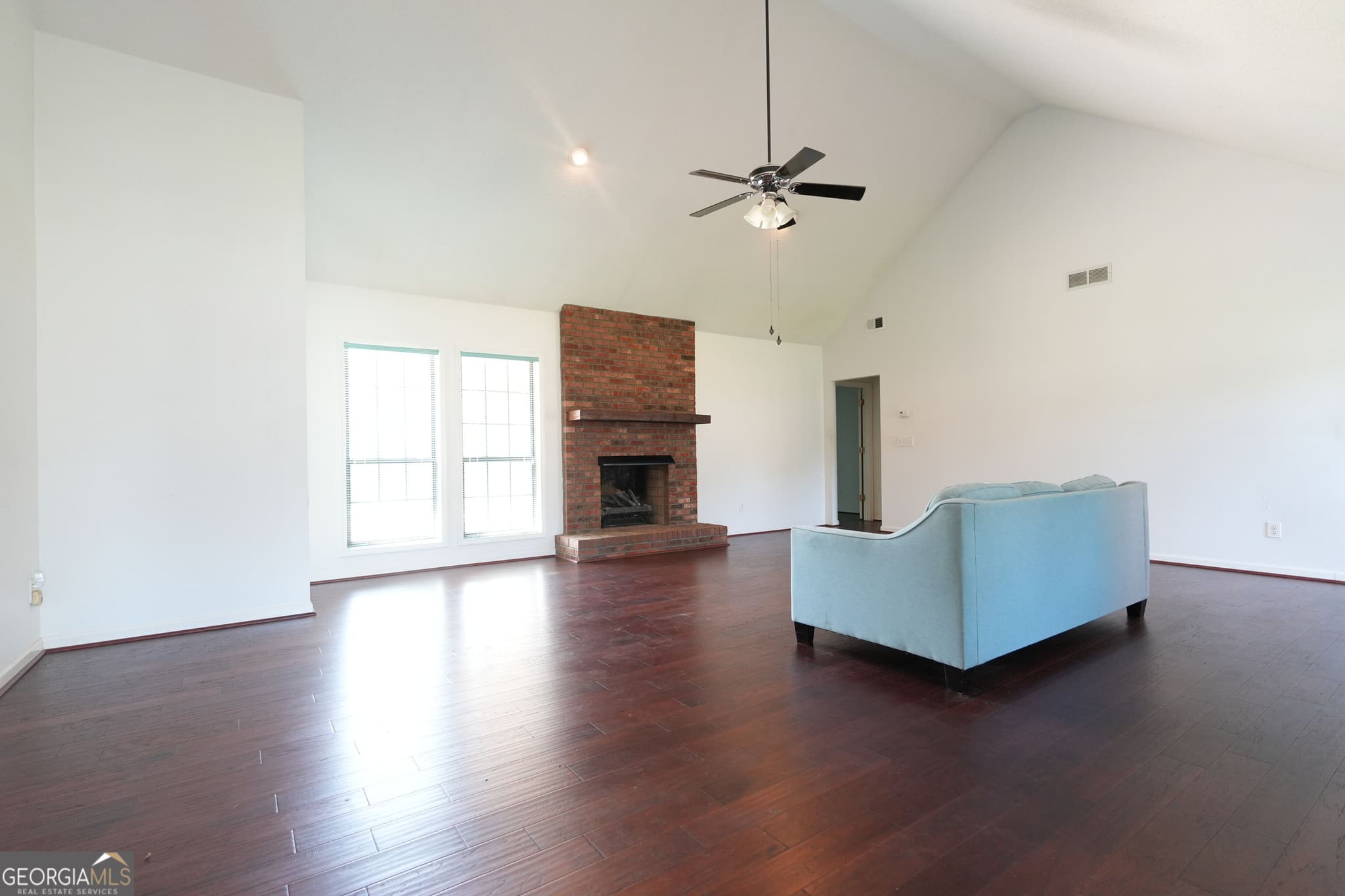 3 bedroom, 2 bathroom, 2,417 sq ft single family residence for sale at 1041 Forest Hills Drive, Conyers, GA 30094 — photo 3