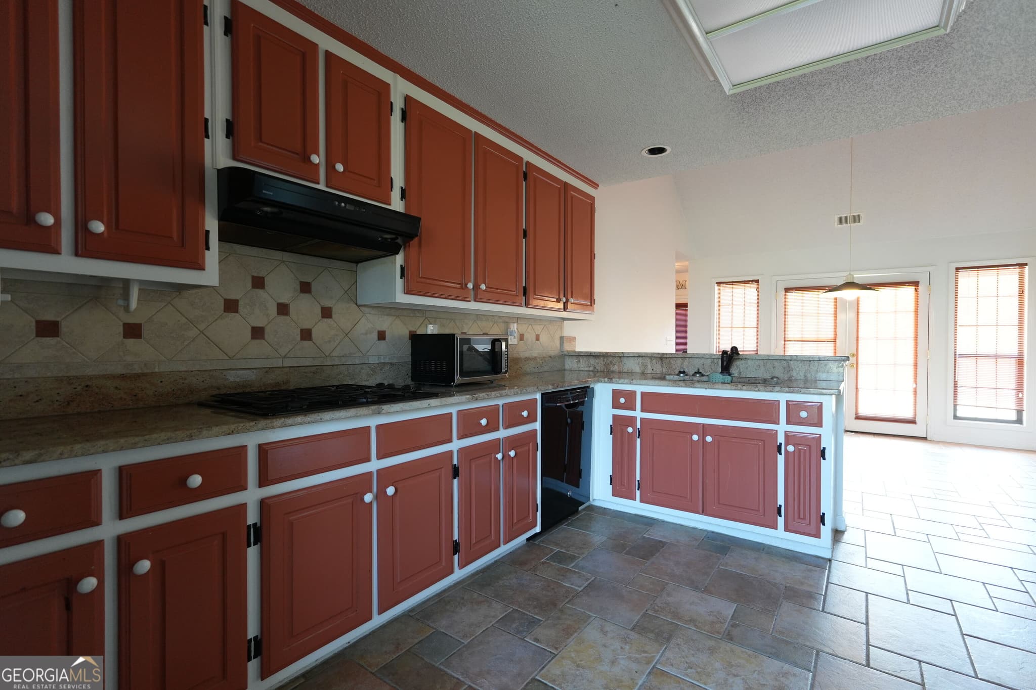 3 bedroom, 2 bathroom, 2,417 sq ft single family residence for sale at 1041 Forest Hills Drive, Conyers, GA 30094 — photo 10