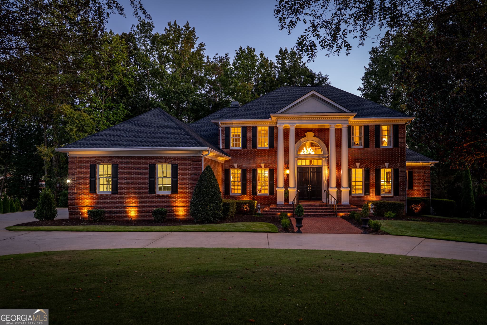 5 bedroom, 5 bathroom, 6,059 sq ft single family residence for sale at 125 Torrey Pines Court, Newnan, GA 30265 — photo 4