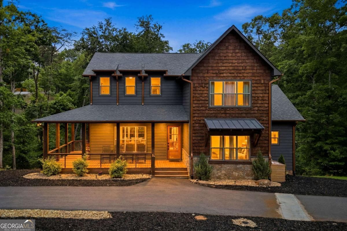 4 bedroom, 4.5 bathroom, 4,388 sq ft cabin,single family residence sold at 200 Arbor Way, Blue Ridge, GA 30513