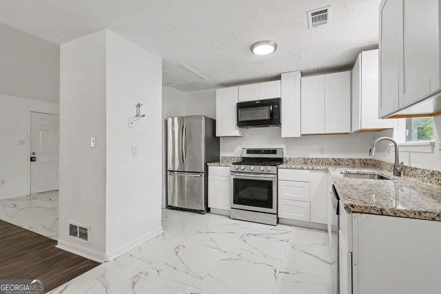3 bedroom, 2 bathroom, 1,428 sq ft single family residence for sale at 5880 Bluebonnet Circle, College Park, GA 30349 — photo 3