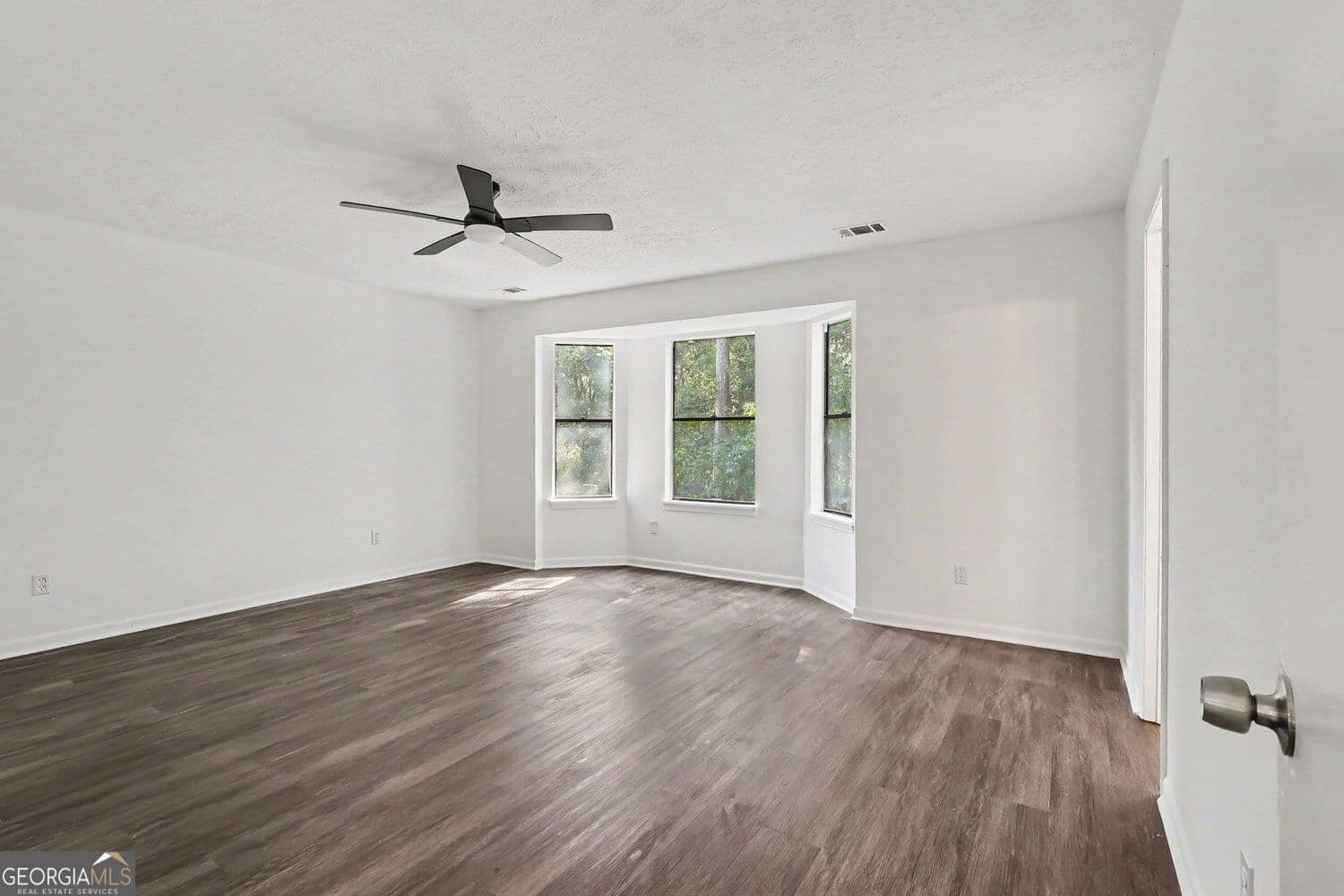 3 bedroom, 2 bathroom, 1,428 sq ft single family residence for sale at 5880 Bluebonnet Circle, College Park, GA 30349 — photo 5