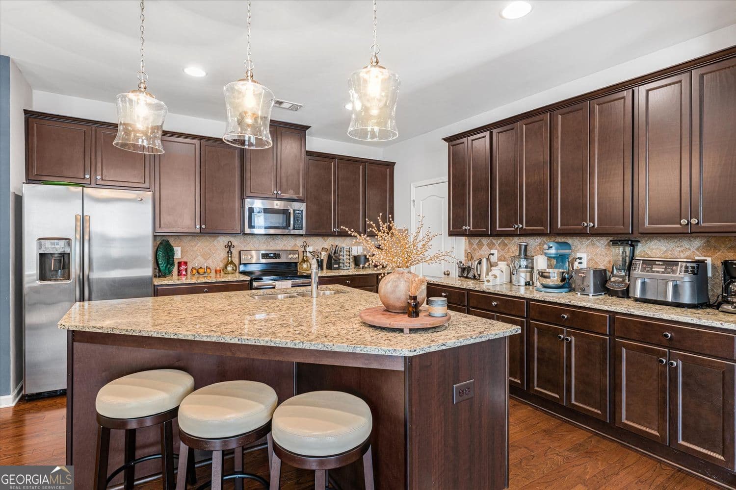 3 bedroom, 2.5 bathroom, 2,005 sq ft townhouse for sale at 7643 Bucknell Terrace, Fairburn, GA 30213 — photo 6