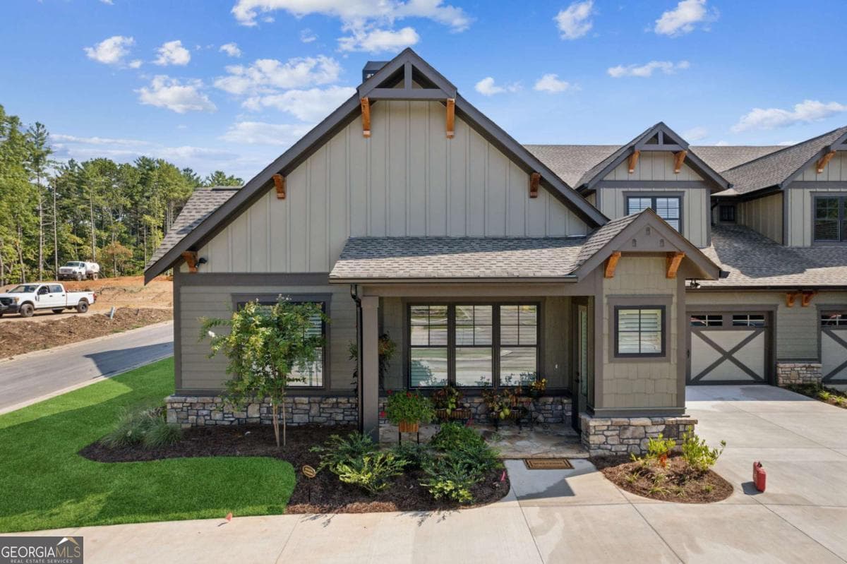 3 bedroom, 3 bathroom, 2,368 sq ft townhouse for sale at 85 Villa Vista 30, Jasper, GA 30143 — photo 1 of 21