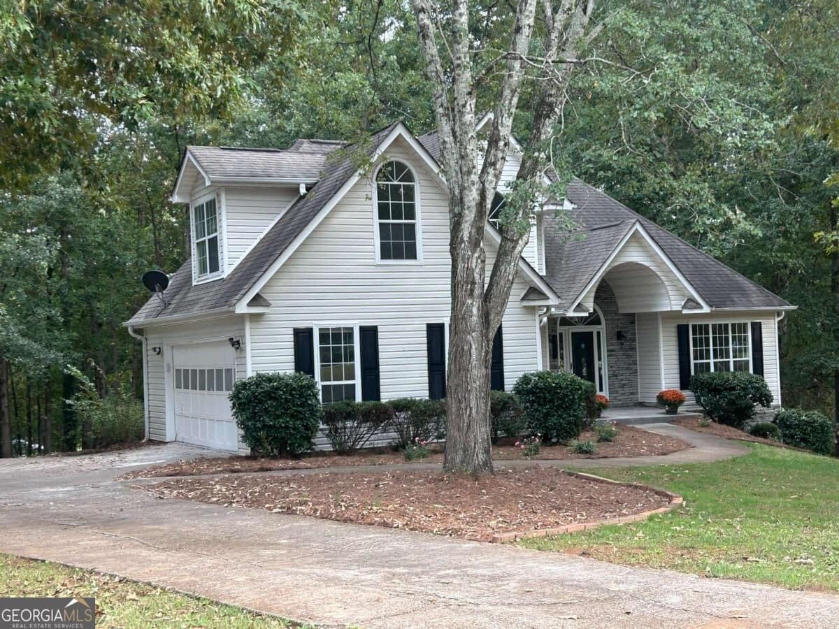 5 bedroom, 3.5 bathroom, 4,046 sq ft single family residence for sale at 496 Walnut Creek Drive, Stockbridge, GA 30281