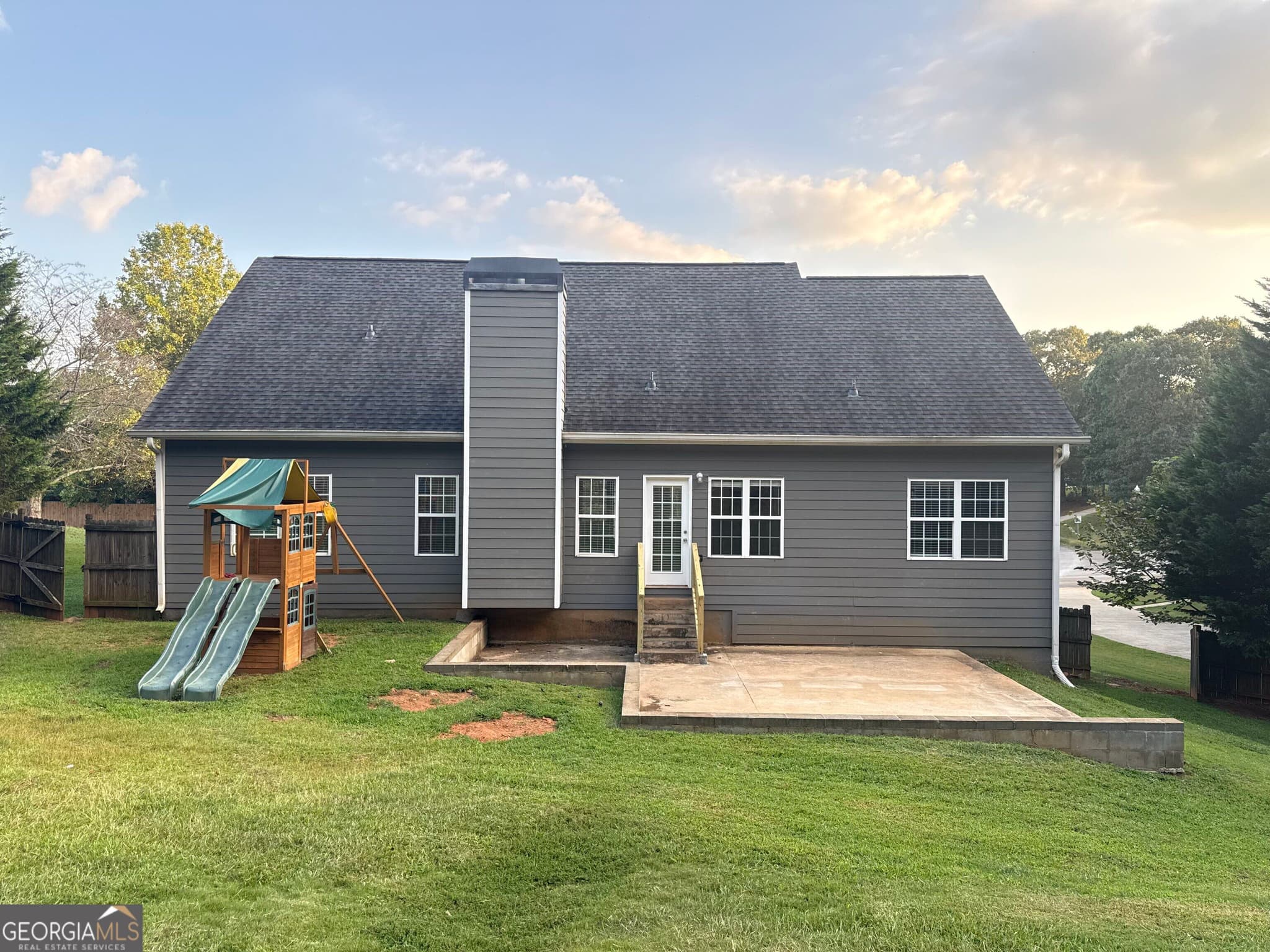 6 bedroom, 3 bathroom, 3,498 sq ft single family residence for sale at 8230 Mossybrook Lane, Douglasville, GA 30135 — photo 5
