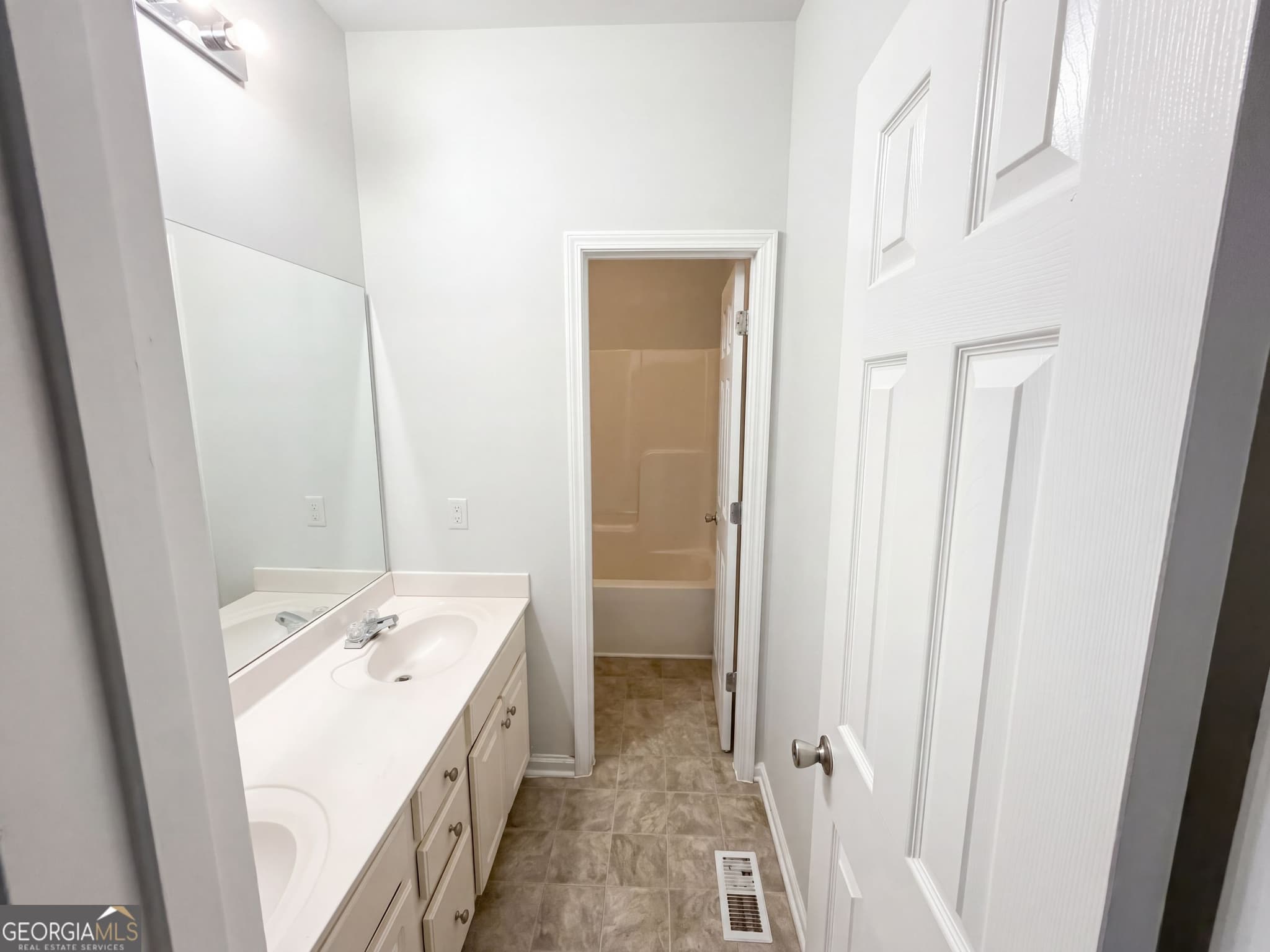 6 bedroom, 3 bathroom, 3,498 sq ft single family residence for sale at 8230 Mossybrook Lane, Douglasville, GA 30135 — photo 8