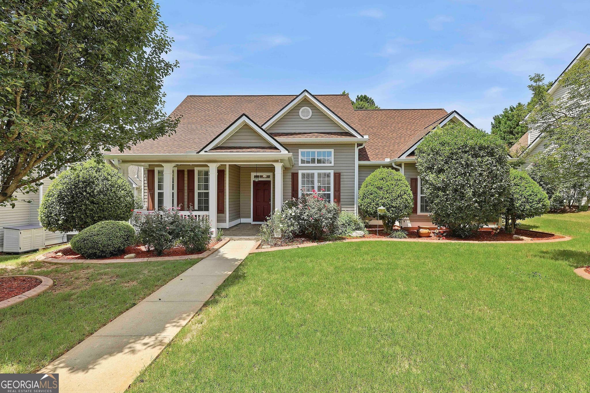3 bedroom, 2 bathroom, 1,898 sq ft single family residence sold at 220 Portico Place, Newnan, GA 30265