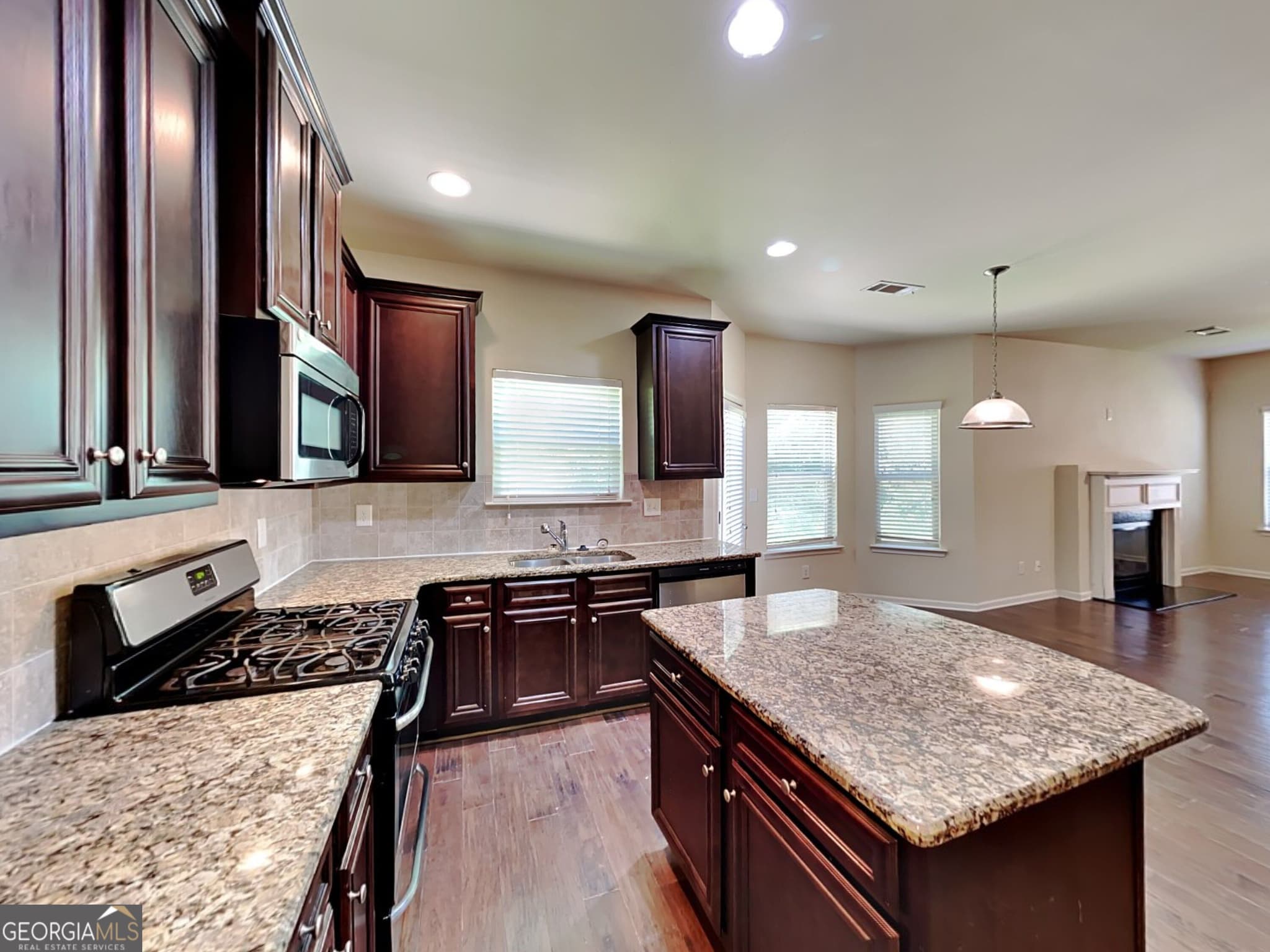 4 bedroom, 2.5 bathroom, 2,350 sq ft single family residence for sale at 759 Rolling Downs Drive, Loganville, GA 30052 — photo 7