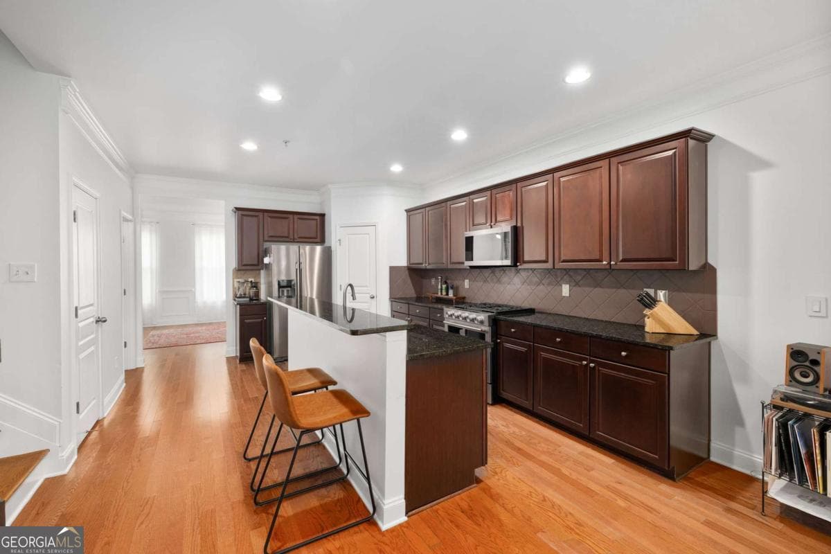 4 bedroom, 3.5 bathroom, 2,624 sq ft townhouse for sale at 9009 Woodland Trail, Alpharetta, GA 30009 — photo 7
