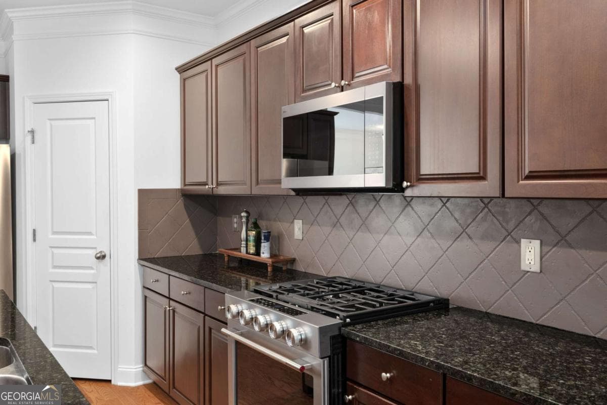 4 bedroom, 3.5 bathroom, 2,624 sq ft townhouse for sale at 9009 Woodland Trail, Alpharetta, GA 30009 — photo 8