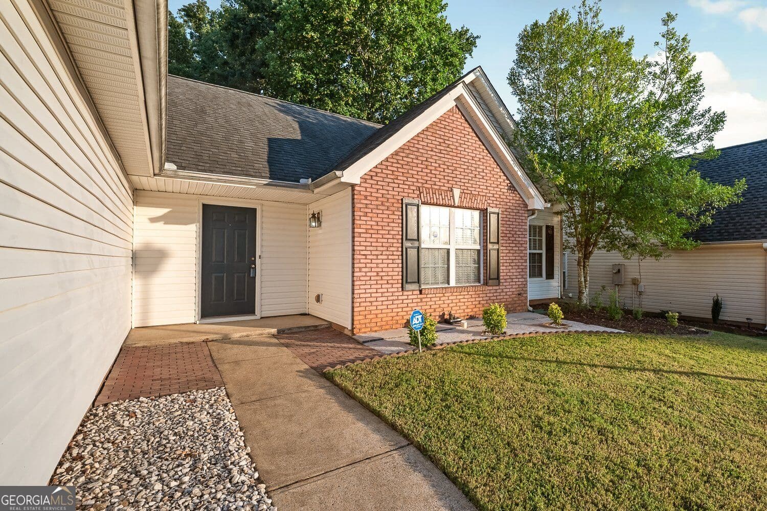 3 bedroom, 2 bathroom, 1,631 sq ft single family residence for sale at 2260 Carlysle Cove Drive, Lawrenceville, GA 30044 — photo 3