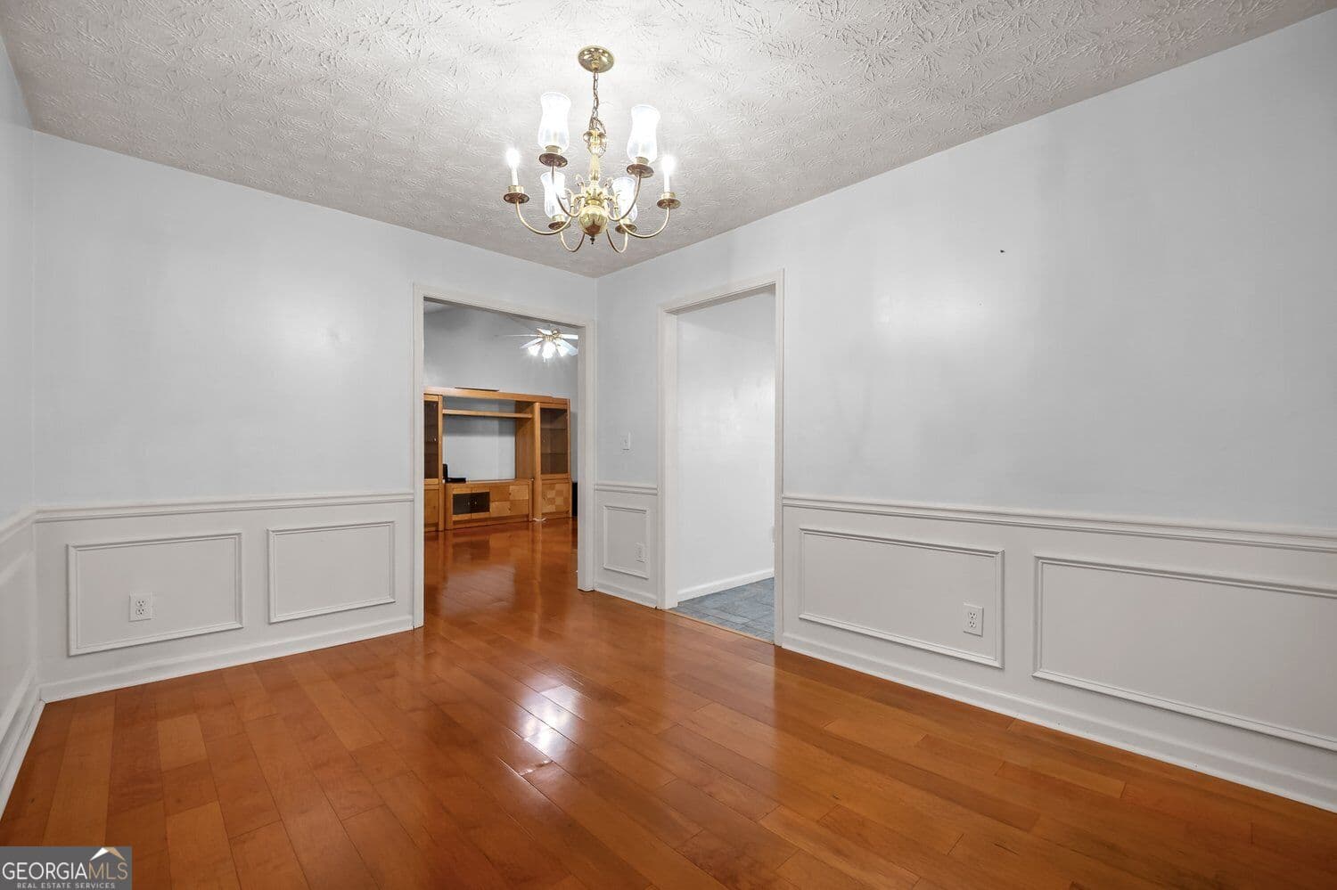 3 bedroom, 2 bathroom, 1,631 sq ft single family residence for sale at 2260 Carlysle Cove Drive, Lawrenceville, GA 30044 — photo 9