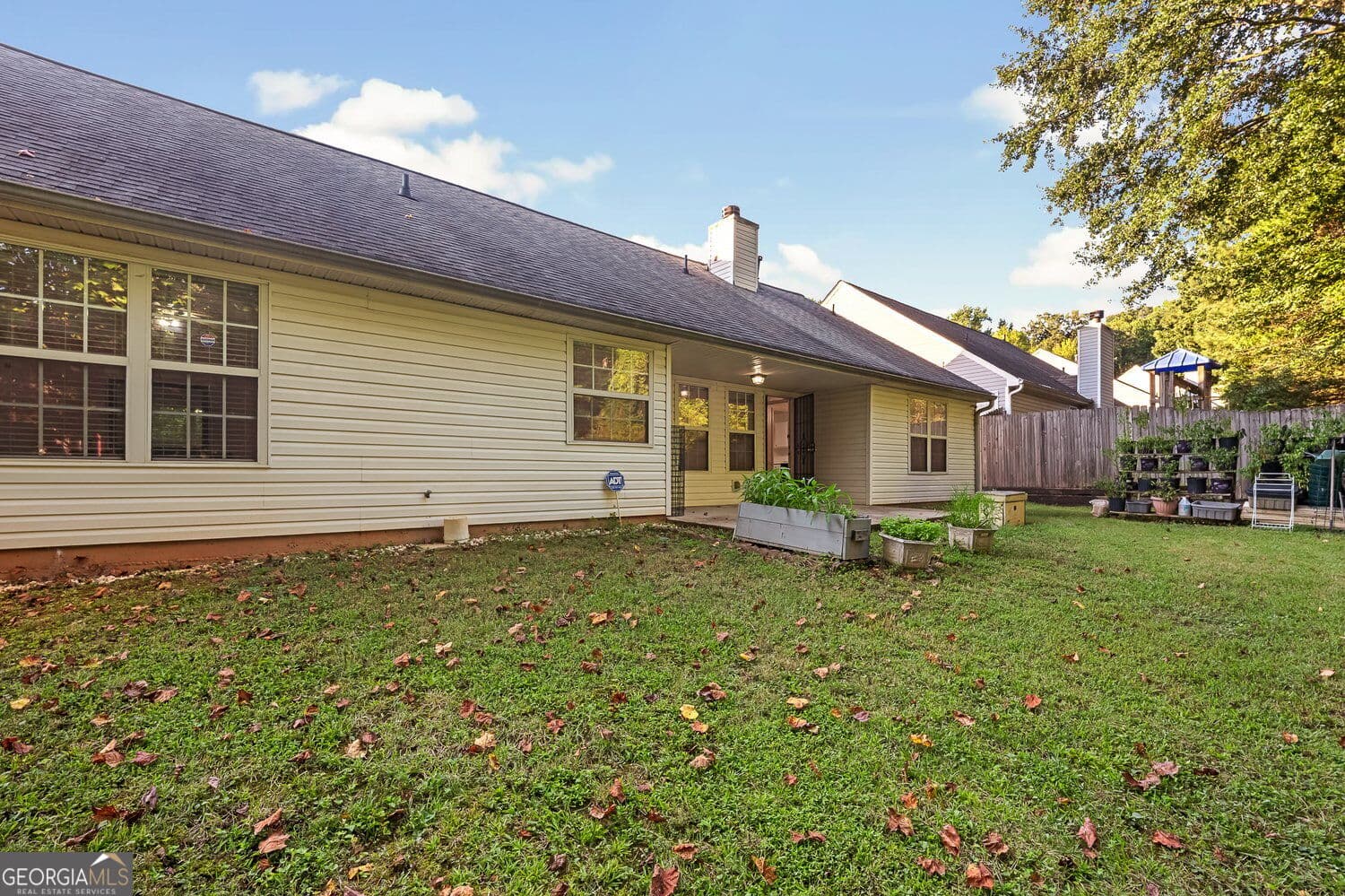 3 bedroom, 2 bathroom, 1,631 sq ft single family residence for sale at 2260 Carlysle Cove Drive, Lawrenceville, GA 30044 — photo 4