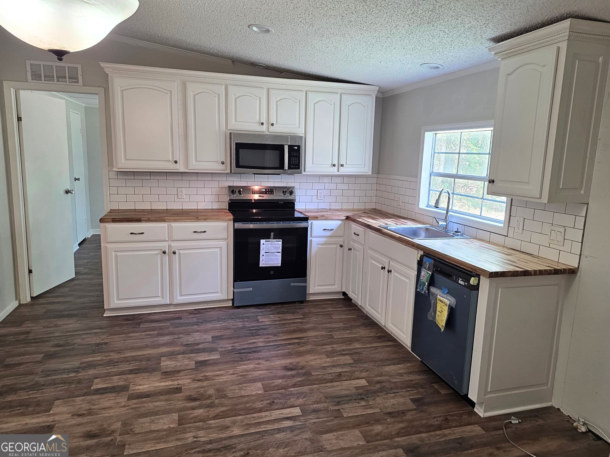 3 bedroom, 2 bathroom, 1,596 sq ft single family residence for sale at 133 Joe Oglesby Road, Portal, GA 30450 — photo 5