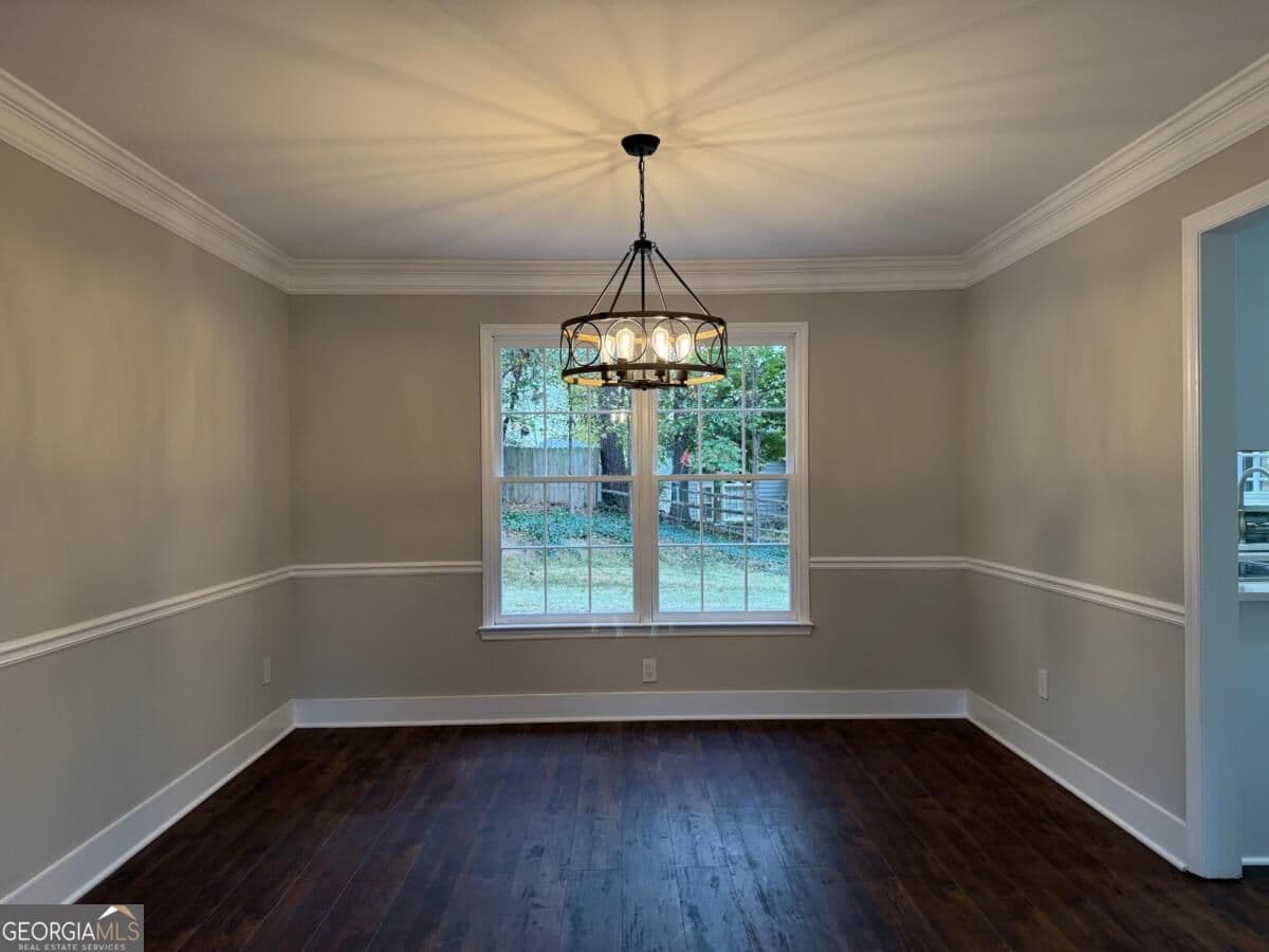 4 bedroom, 2.5 bathroom, 2,132 sq ft single family residence for sale at 5325 Hillgate Crossing, Alpharetta, GA 30005 — photo 7