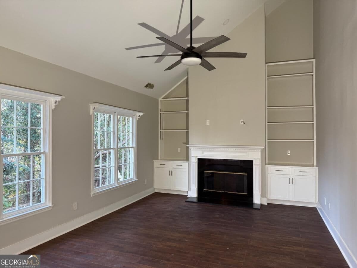 4 bedroom, 2.5 bathroom, 2,132 sq ft single family residence for sale at 5325 Hillgate Crossing, Alpharetta, GA 30005 — photo 9