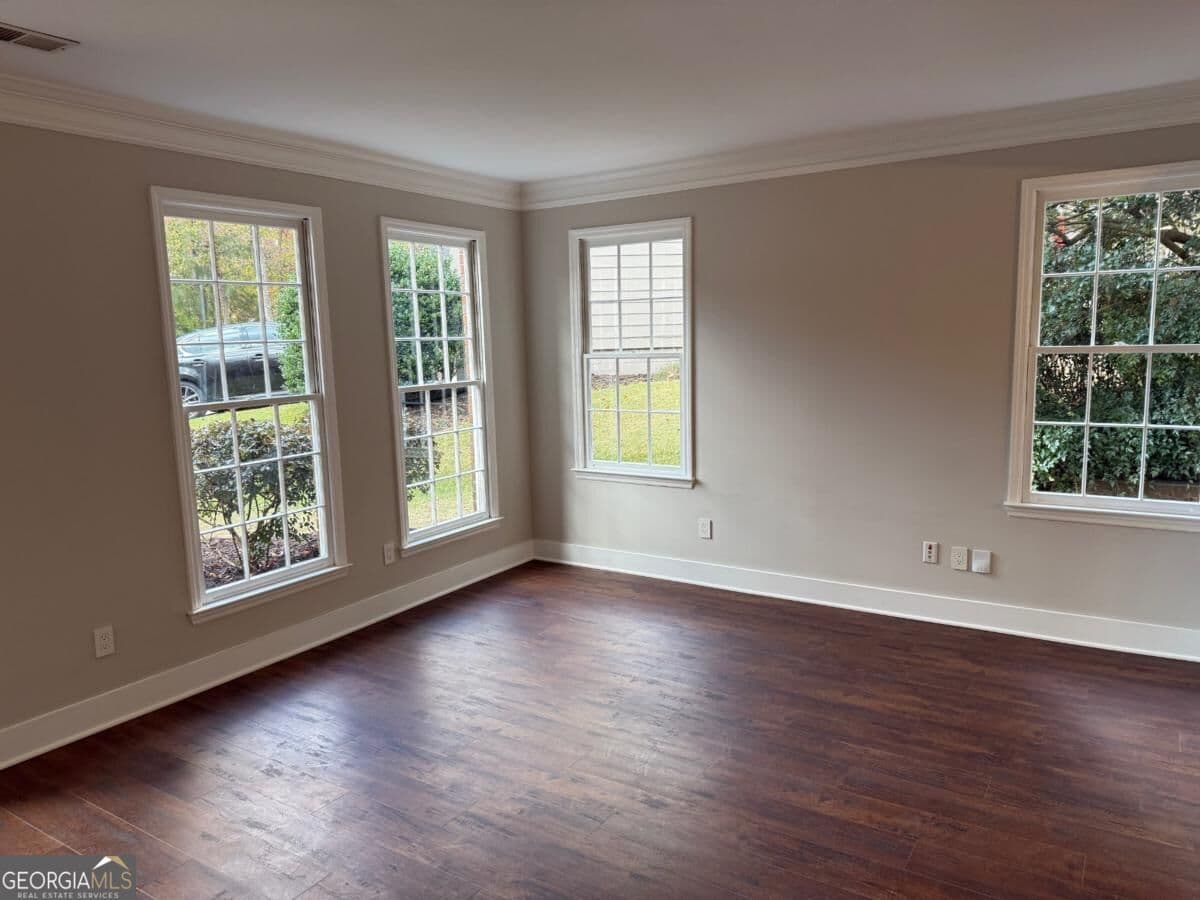4 bedroom, 2.5 bathroom, 2,132 sq ft single family residence for sale at 5325 Hillgate Crossing, Alpharetta, GA 30005 — photo 8
