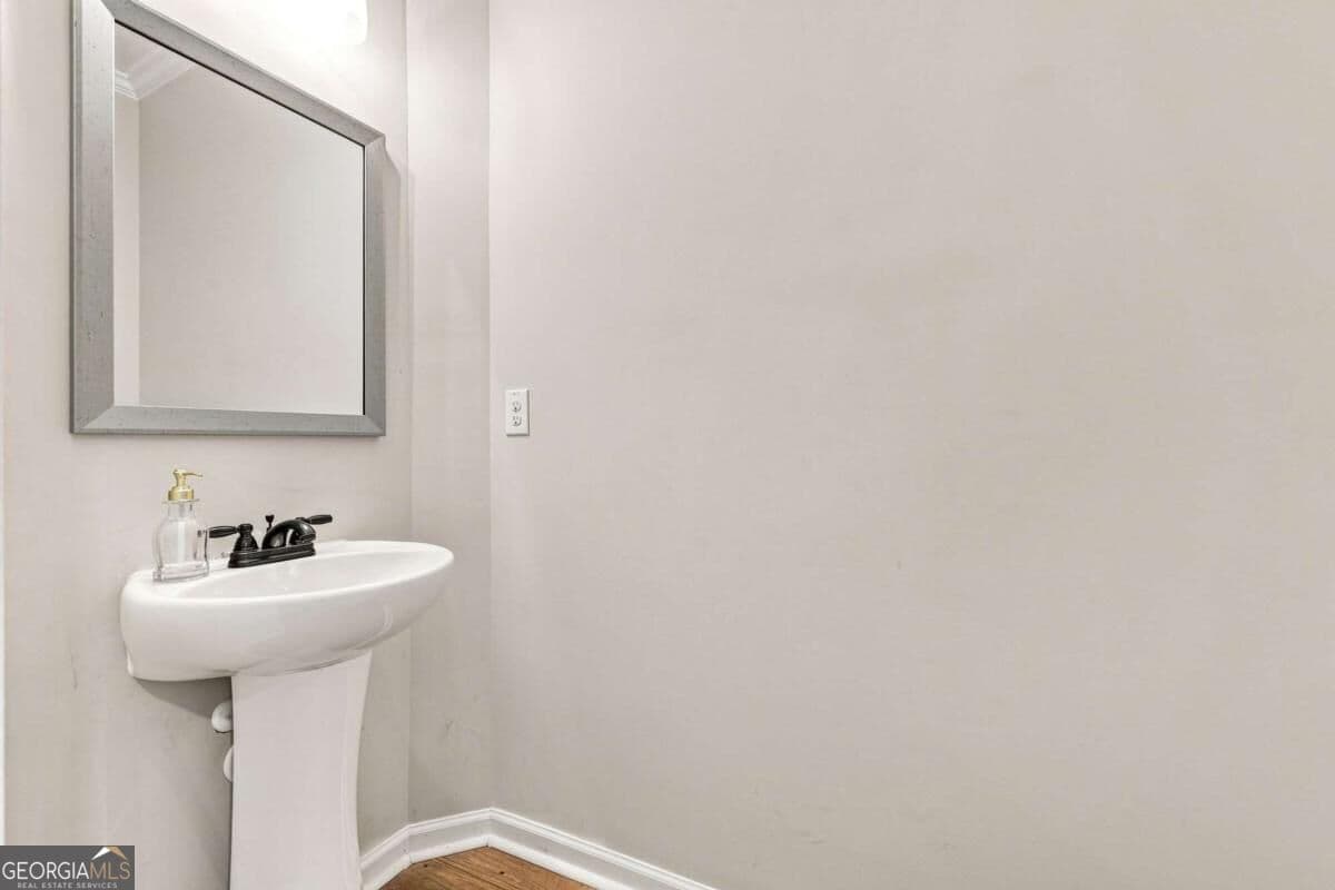 3 bedroom, 2.5 bathroom, 1,529 sq ft townhouse for sale at 1489 Bluff Valley Circle, Gainesville, GA 30504 — photo 10
