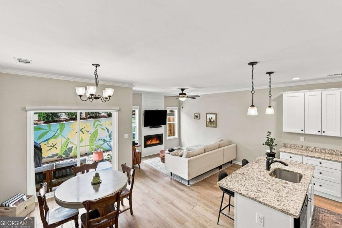 3 bedroom, 2.5 bathroom, 1,529 sq ft townhouse for sale at 1489 Bluff Valley Circle, Gainesville, GA 30504 — photo 4