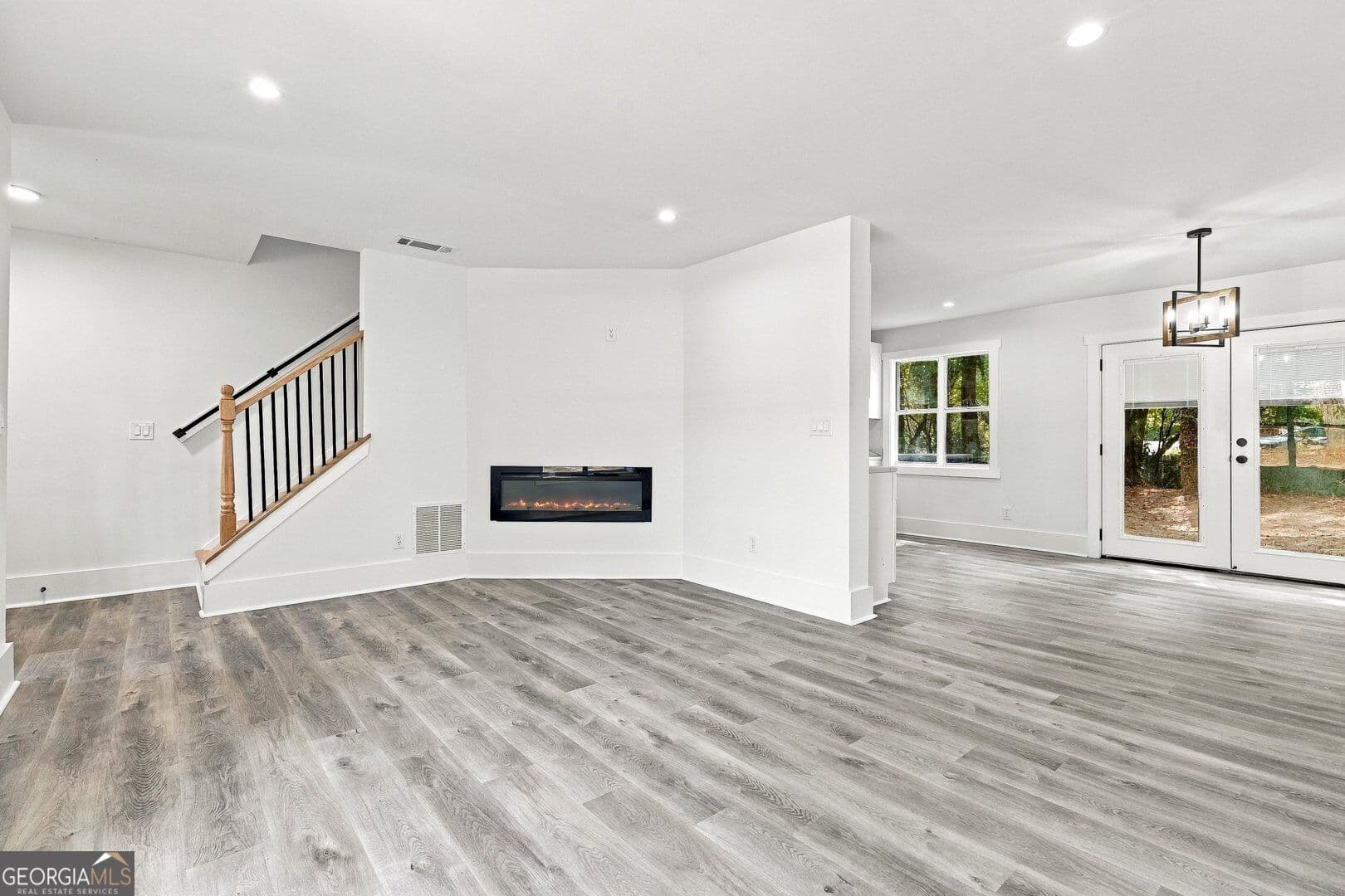 3 bedroom, 2 bathroom, 1,884 sq ft single family residence for sale at 5441 Forest Path Court, Stone Mountain, GA 30088 — photo 6