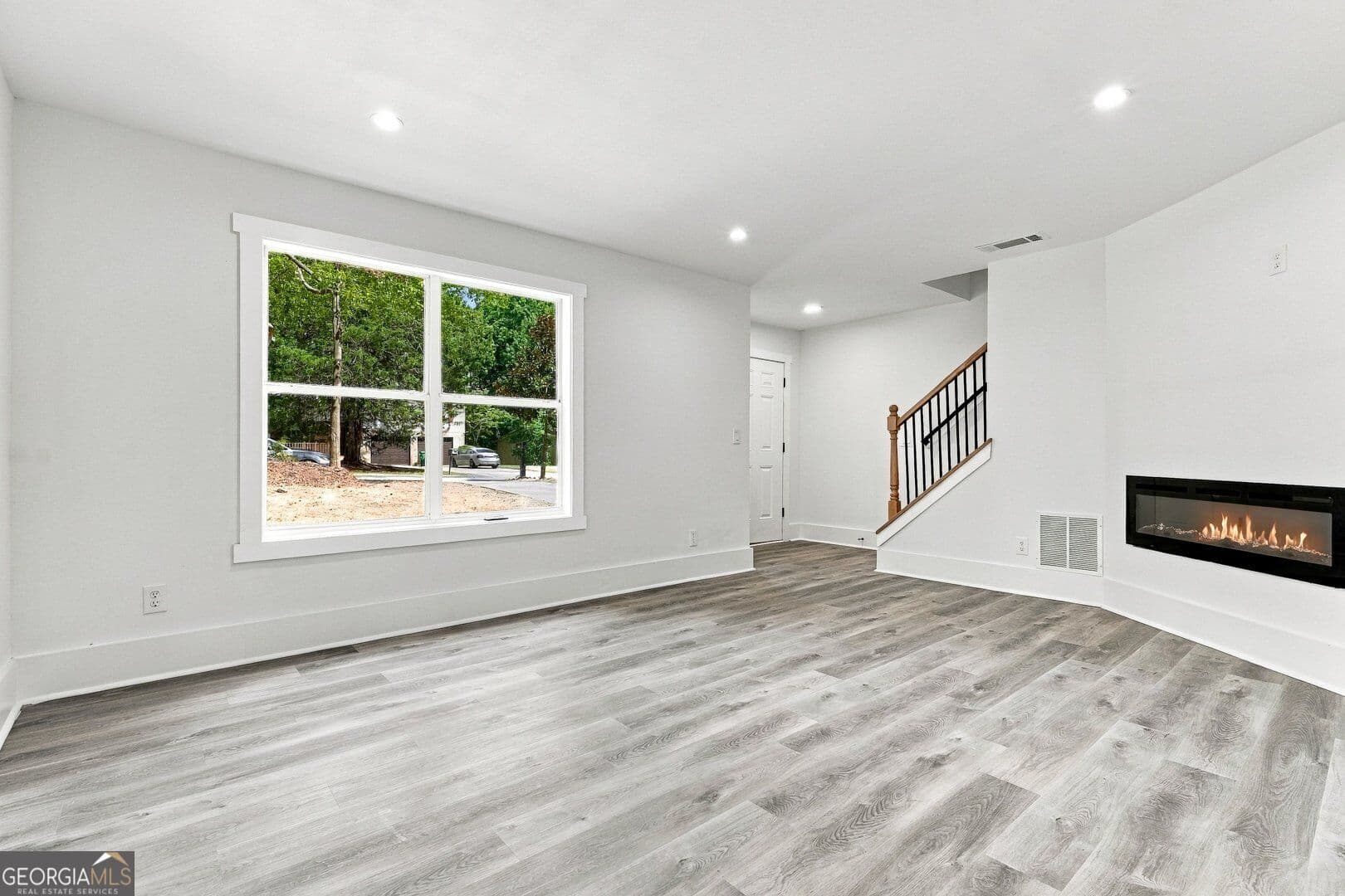 3 bedroom, 2 bathroom, 1,884 sq ft single family residence for sale at 5441 Forest Path Court, Stone Mountain, GA 30088 — photo 4