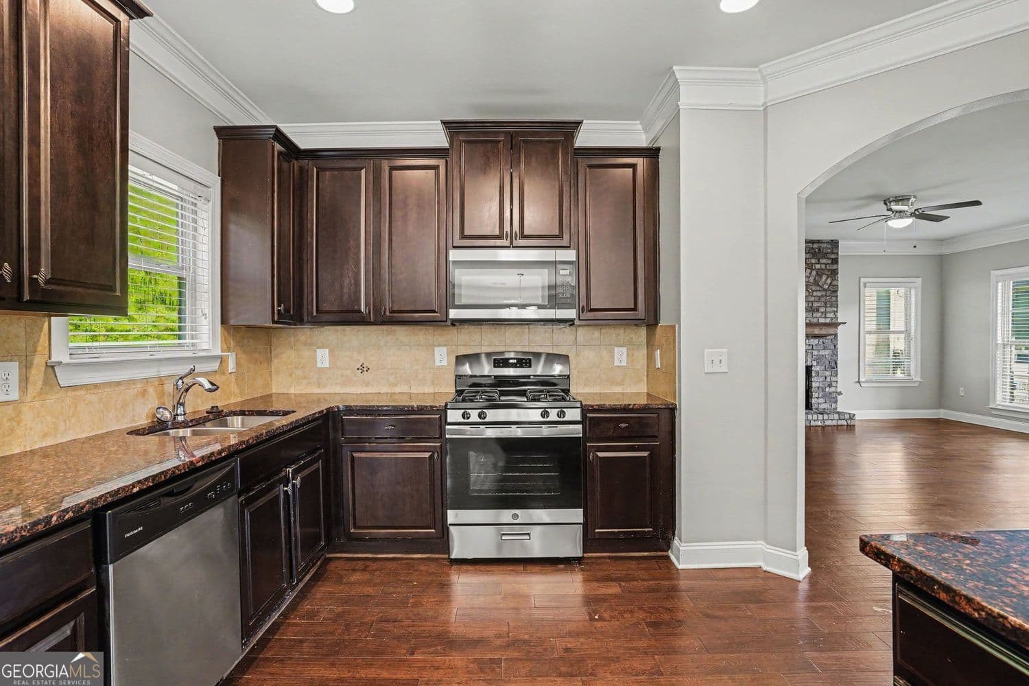 4 bedroom, 3 bathroom, 2,594 sq ft single family residence for sale at 301 Shyre Lake Lane, Mcdonough, GA 30253 — photo 7