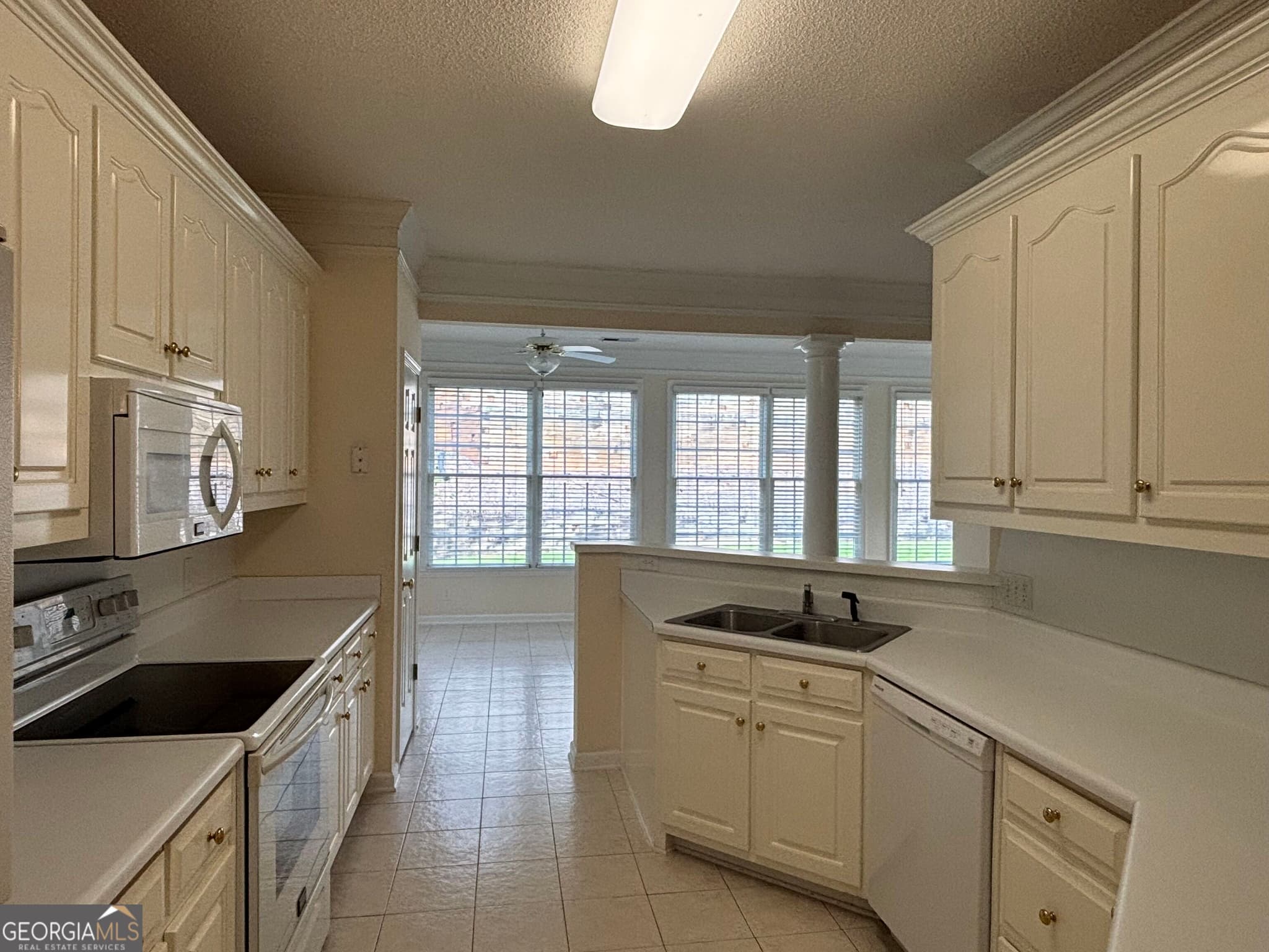 2 bedroom, 2 bathroom, 1,831 sq ft single family residence for sale at 126 Augusta Drive, Peachtree City, GA 30269 — photo 6